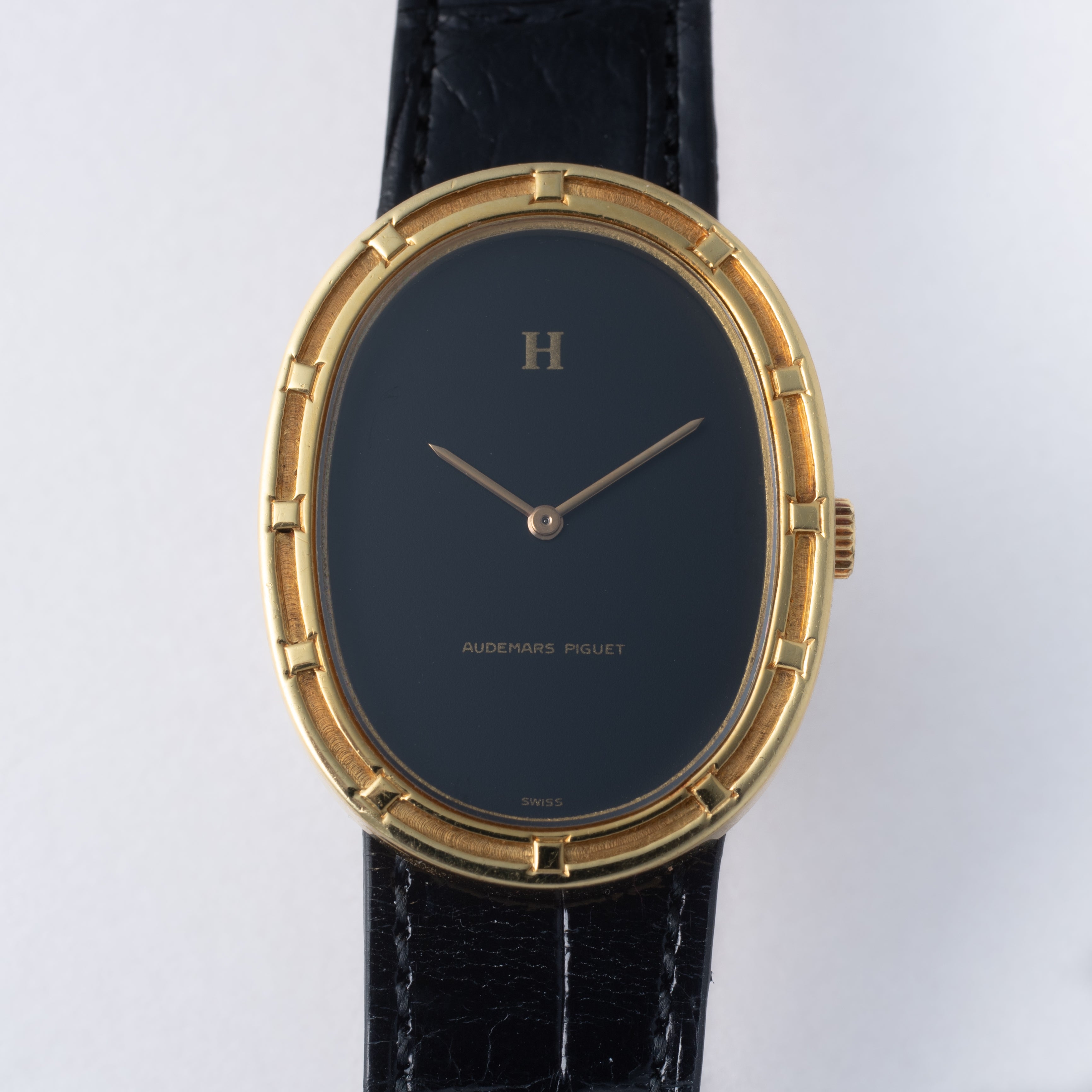 エルメス オーデマ・ピゲ 18金無垢オーバルケース 1970年代製 手巻き 純正金無垢尾錠