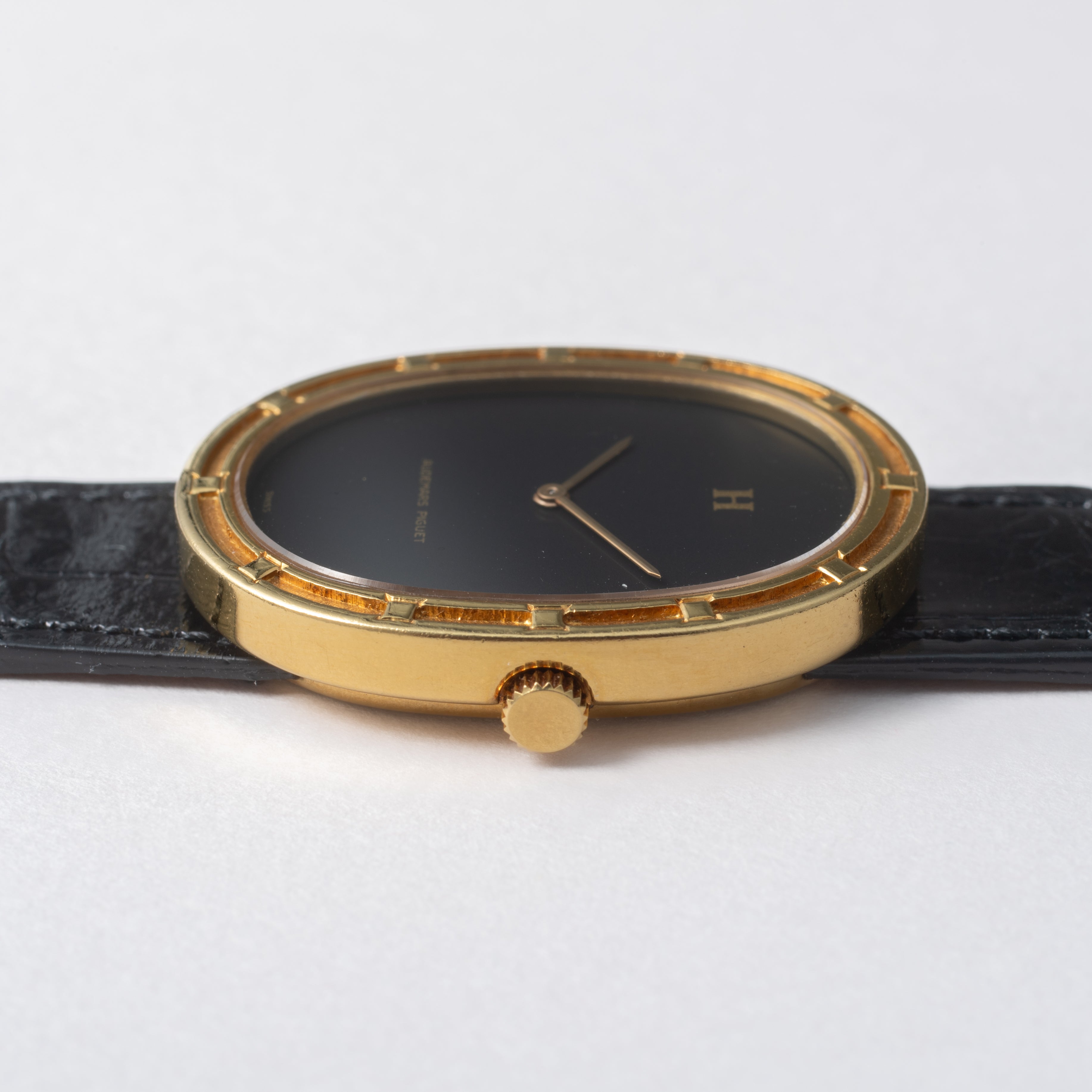 エルメス オーデマ・ピゲ 18金無垢オーバルケース 1970年代製 手巻き 純正金無垢尾錠