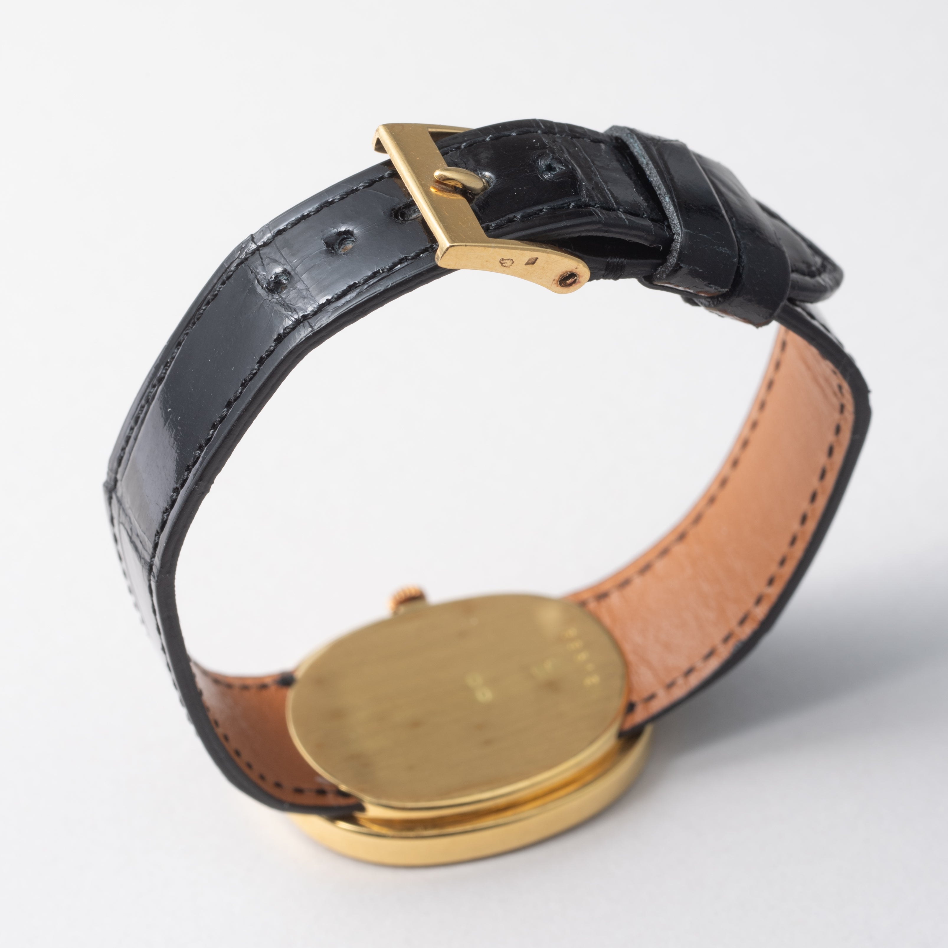 エルメス オーデマ・ピゲ 18金無垢オーバルケース 1970年代製 手巻き 純正金無垢尾錠