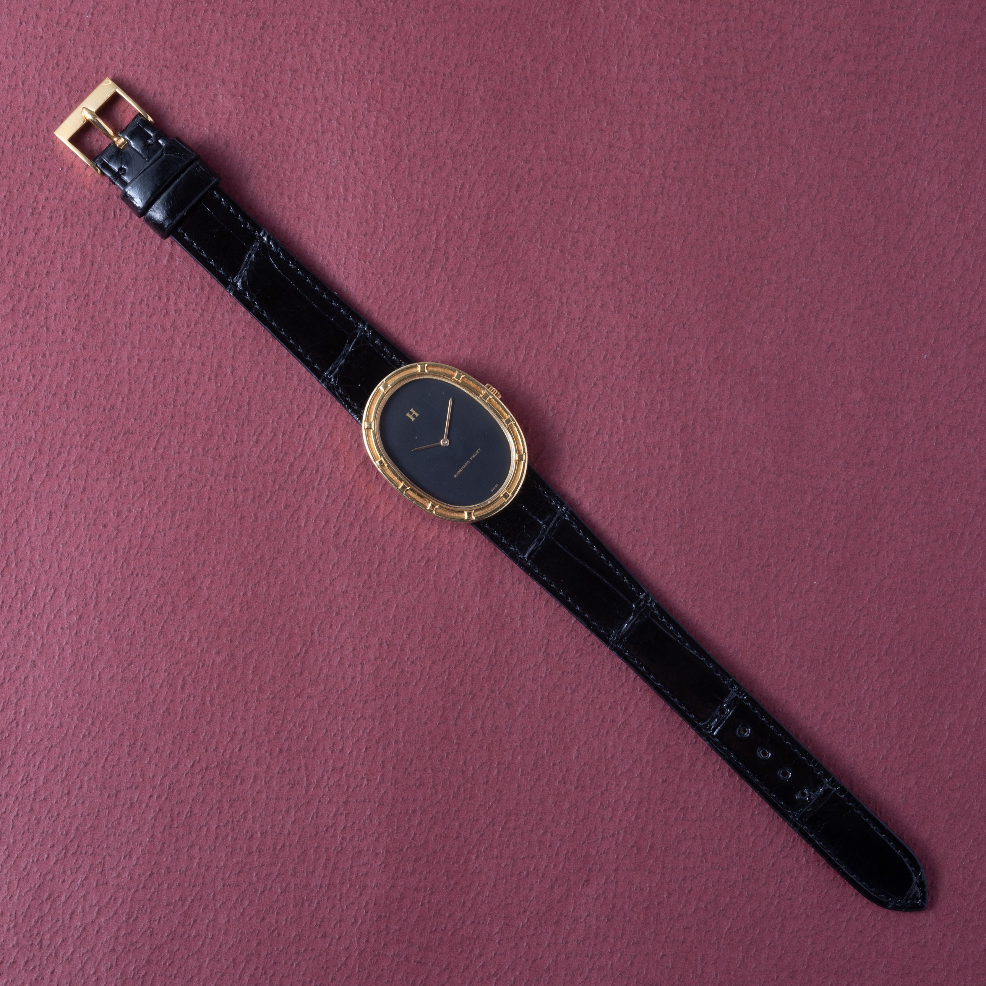 エルメス オーデマ・ピゲ 18金無垢オーバルケース 1970年代製 手巻き 純正金無垢尾錠