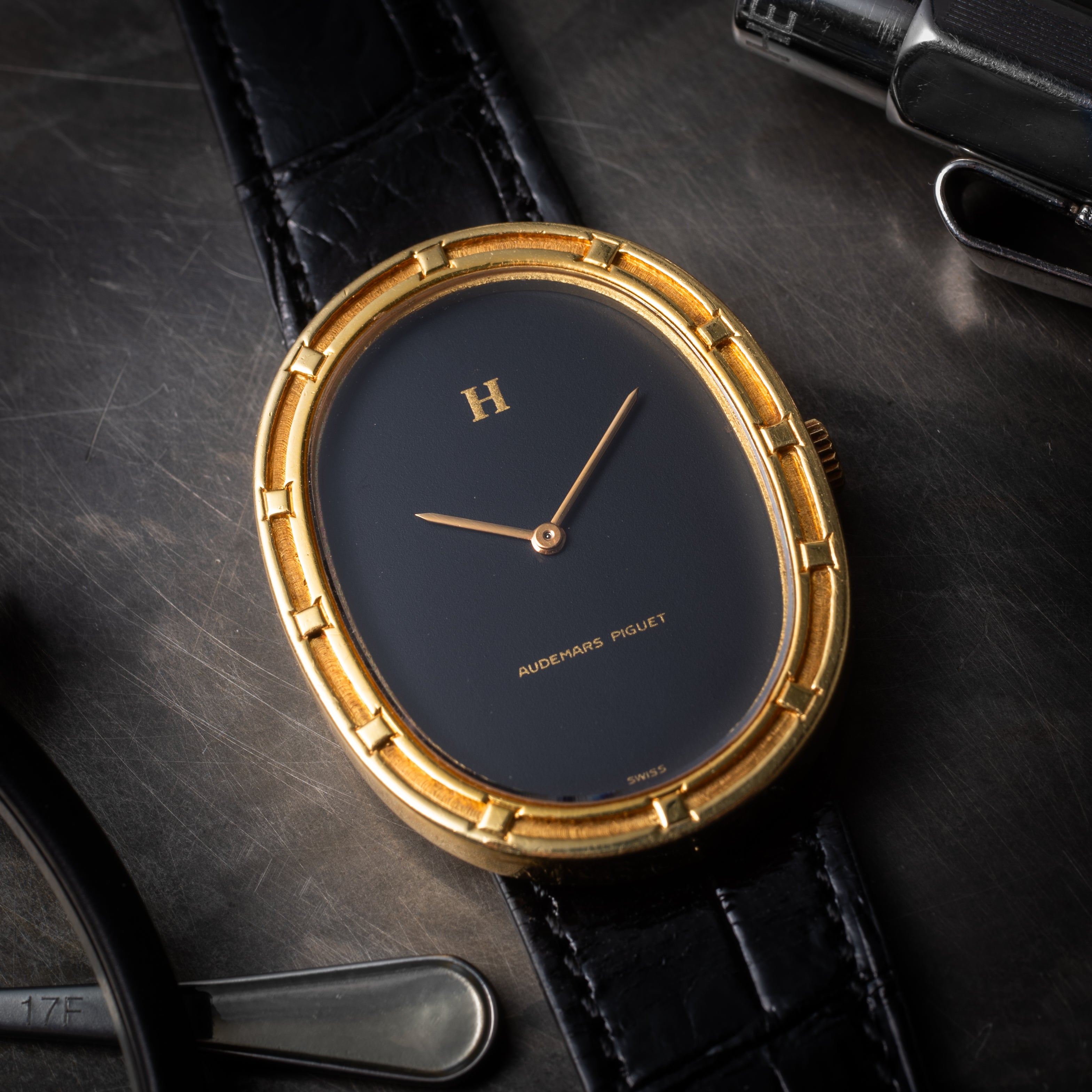 エルメス オーデマ・ピゲ 18金無垢オーバルケース 1970年代製 手巻き 純正金無垢尾錠