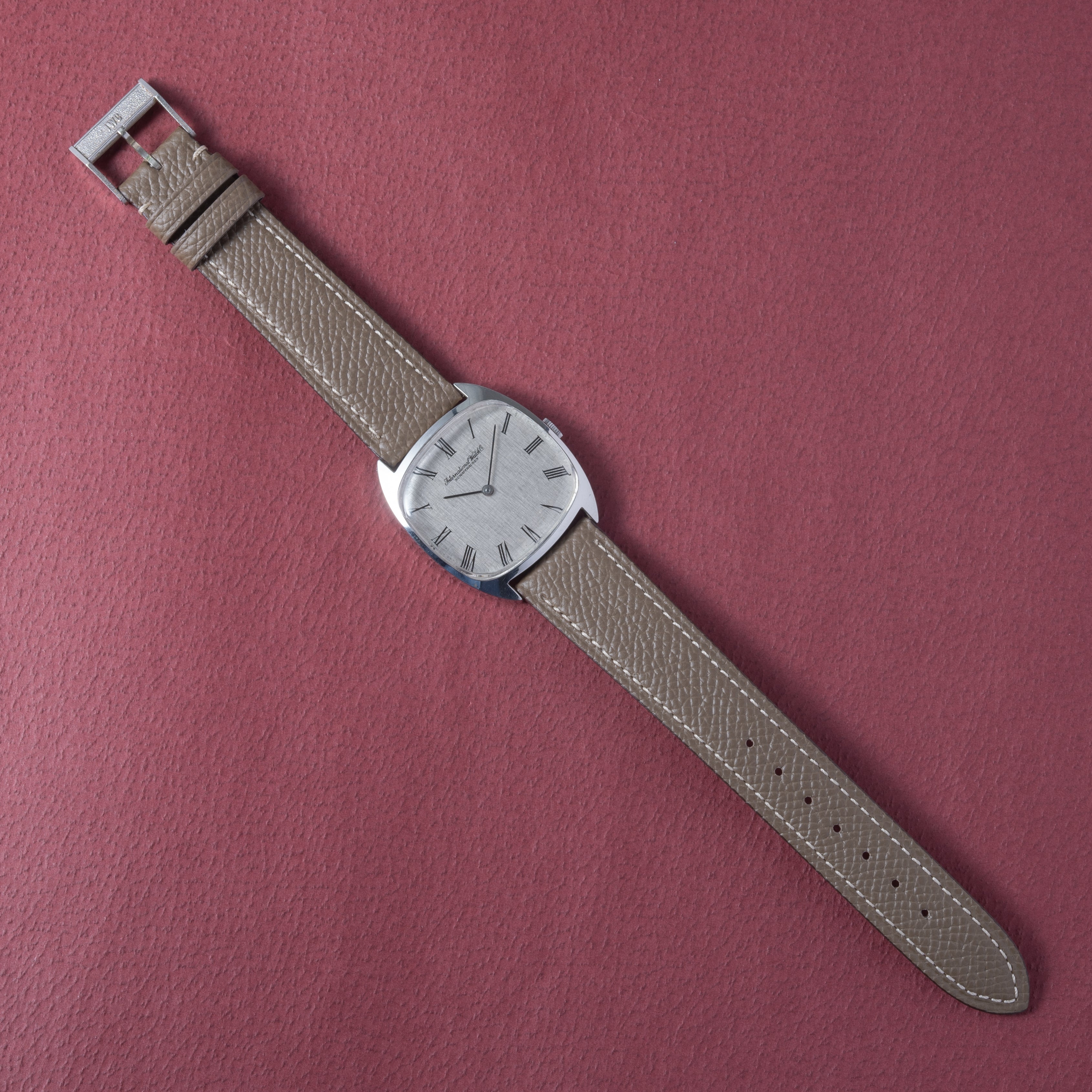 IWC テレビスクリーン 1974年製 Cal.423 手巻き ローマンリネンダイヤル 純正尾錠付き