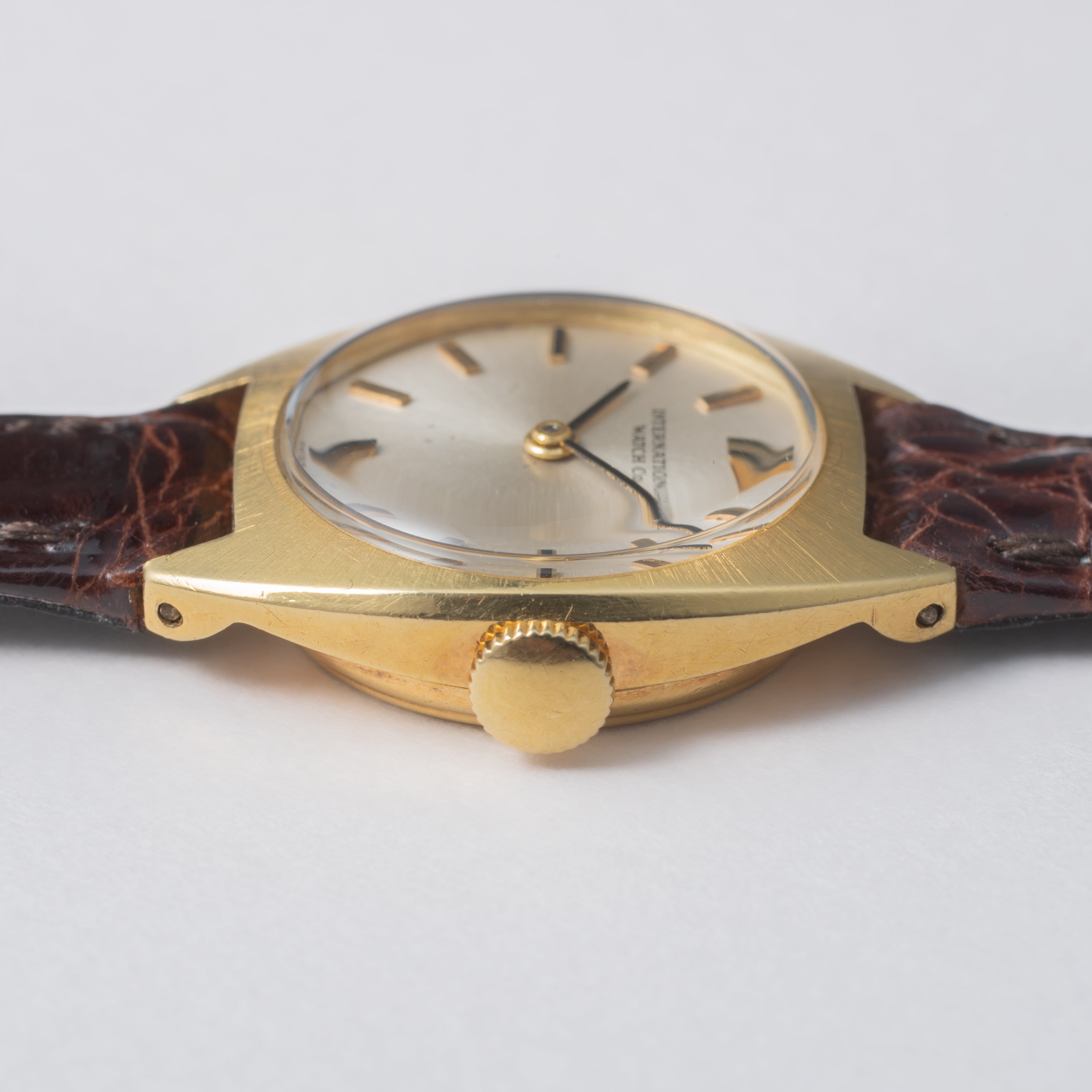 IWC レディース 18金無垢トノーケース 1967年製 手巻き Cal.41 純正尾錠付き