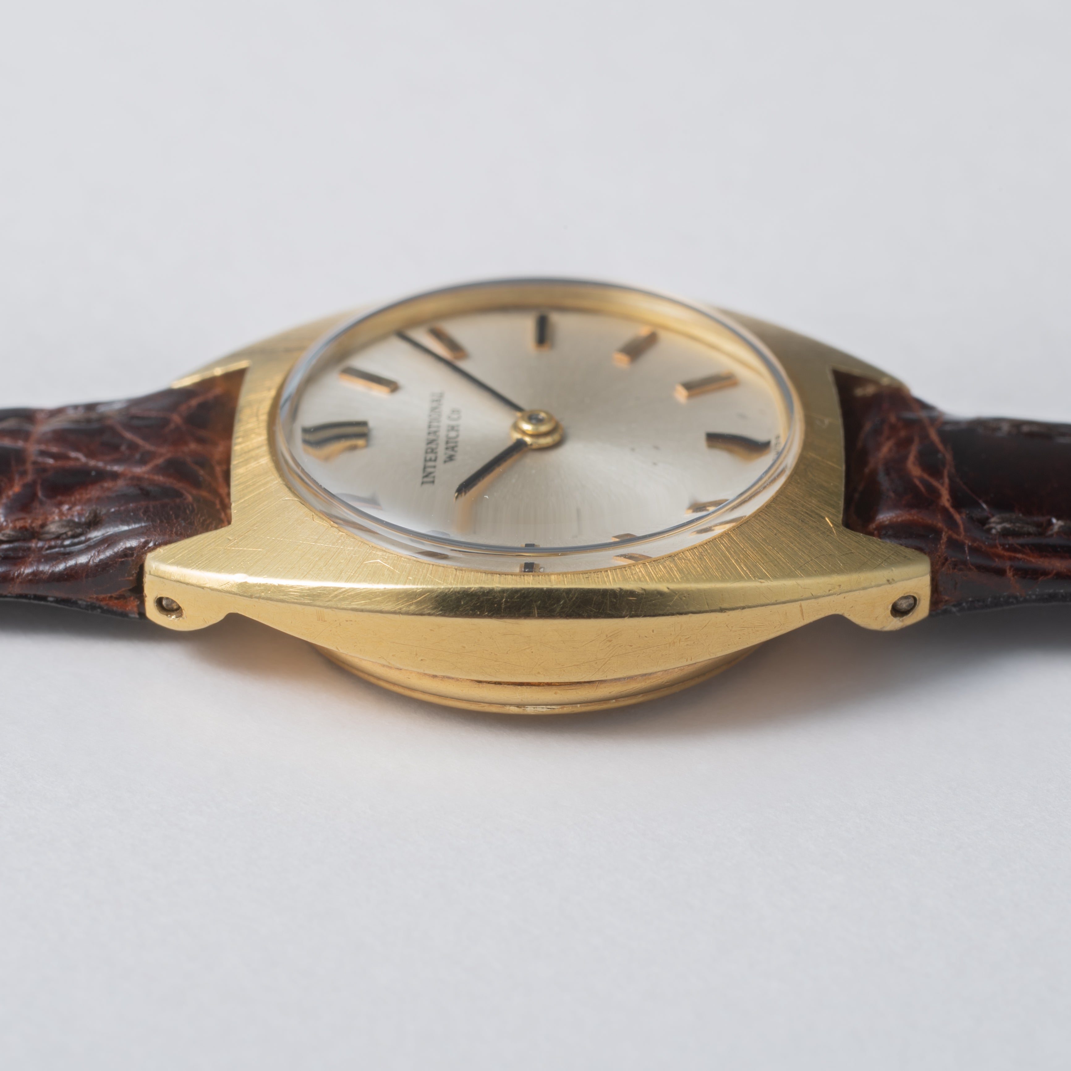 IWC レディース 18金無垢トノーケース 1967年製 手巻き Cal.41 純正尾錠付き