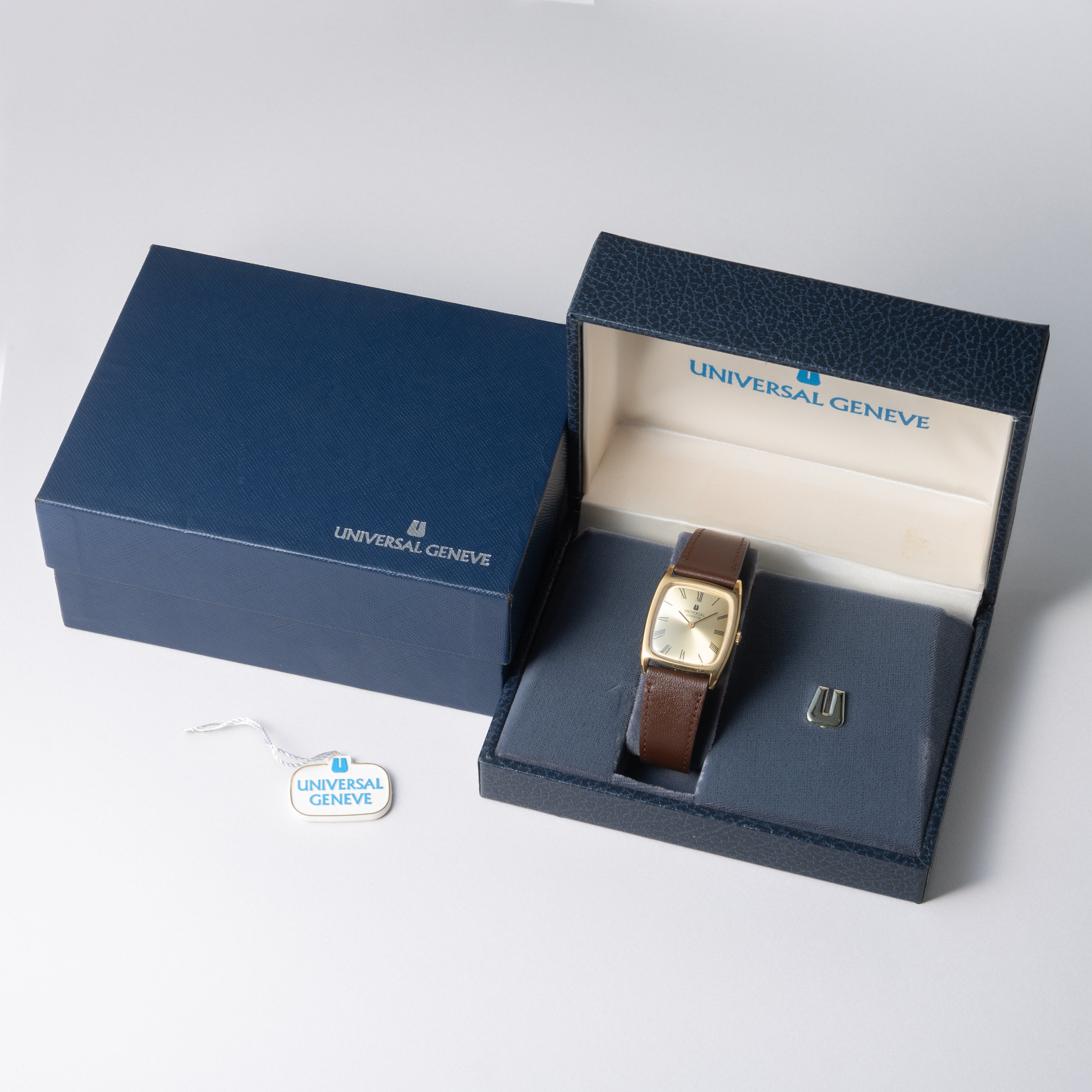 ユニバーサルジュネーブ トノー型 1970年代製 Ref.542114 16金メッキ 箱、タグ付き