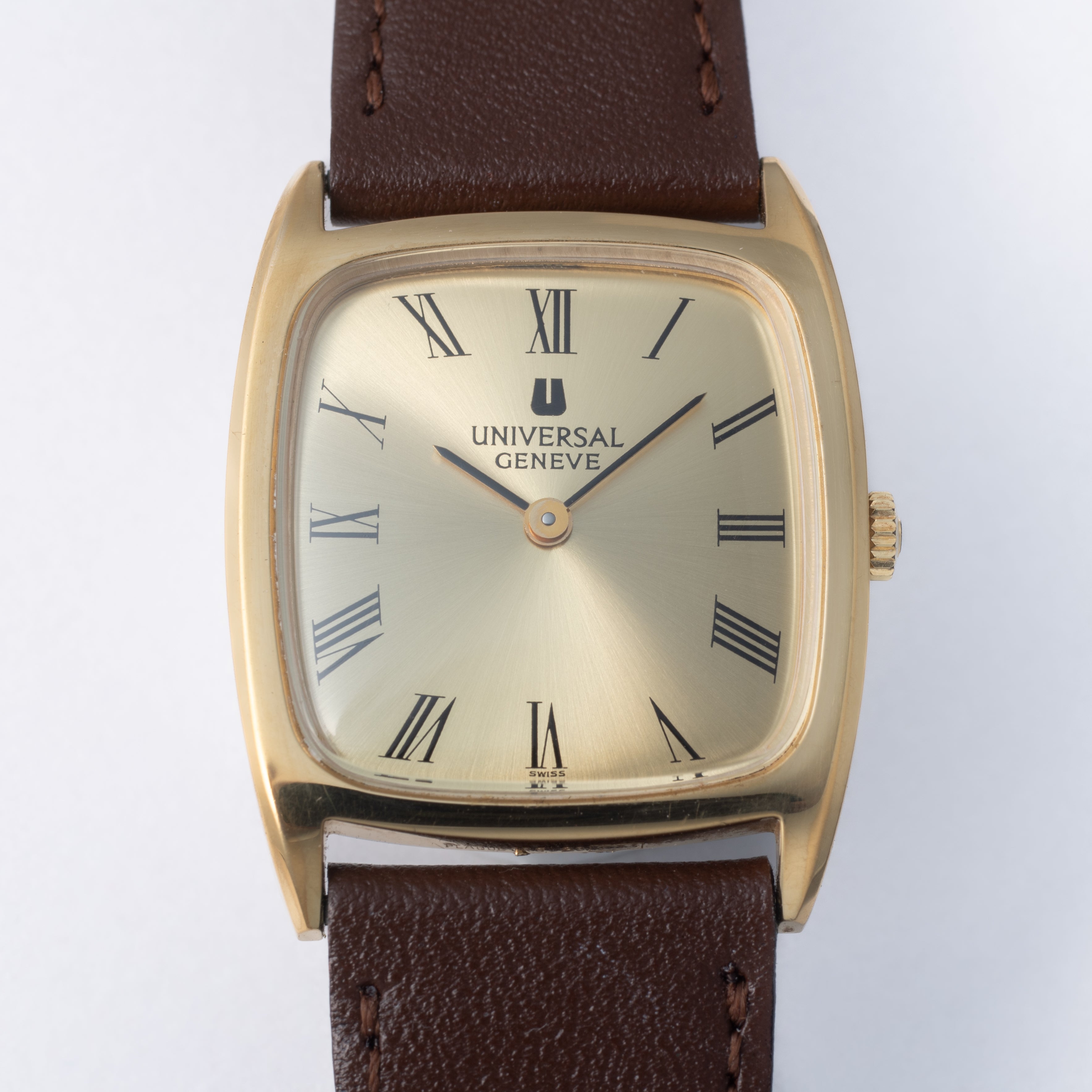 ユニバーサルジュネーブ トノー型 1970年代製 Ref.542114 16金メッキ 箱、タグ付き