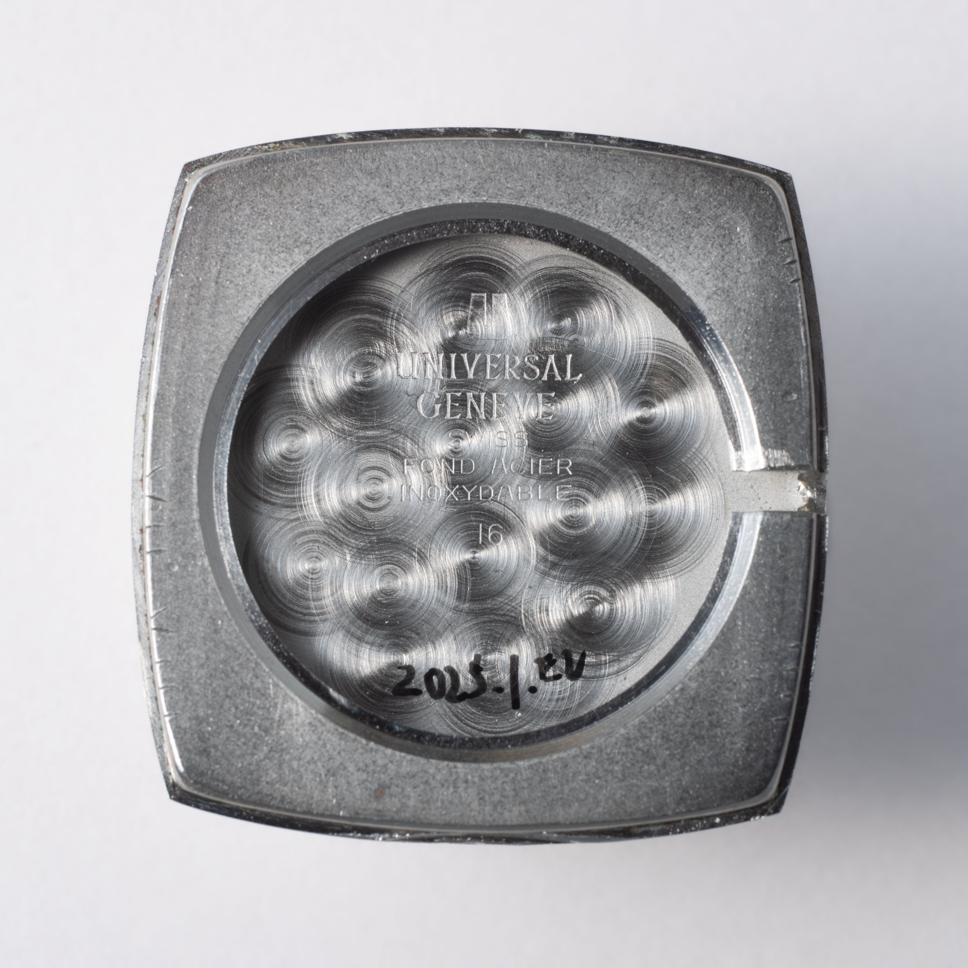 ユニバーサルジュネーブ トノー型 1970年代製 Ref.542114 16金メッキ 箱、タグ付き