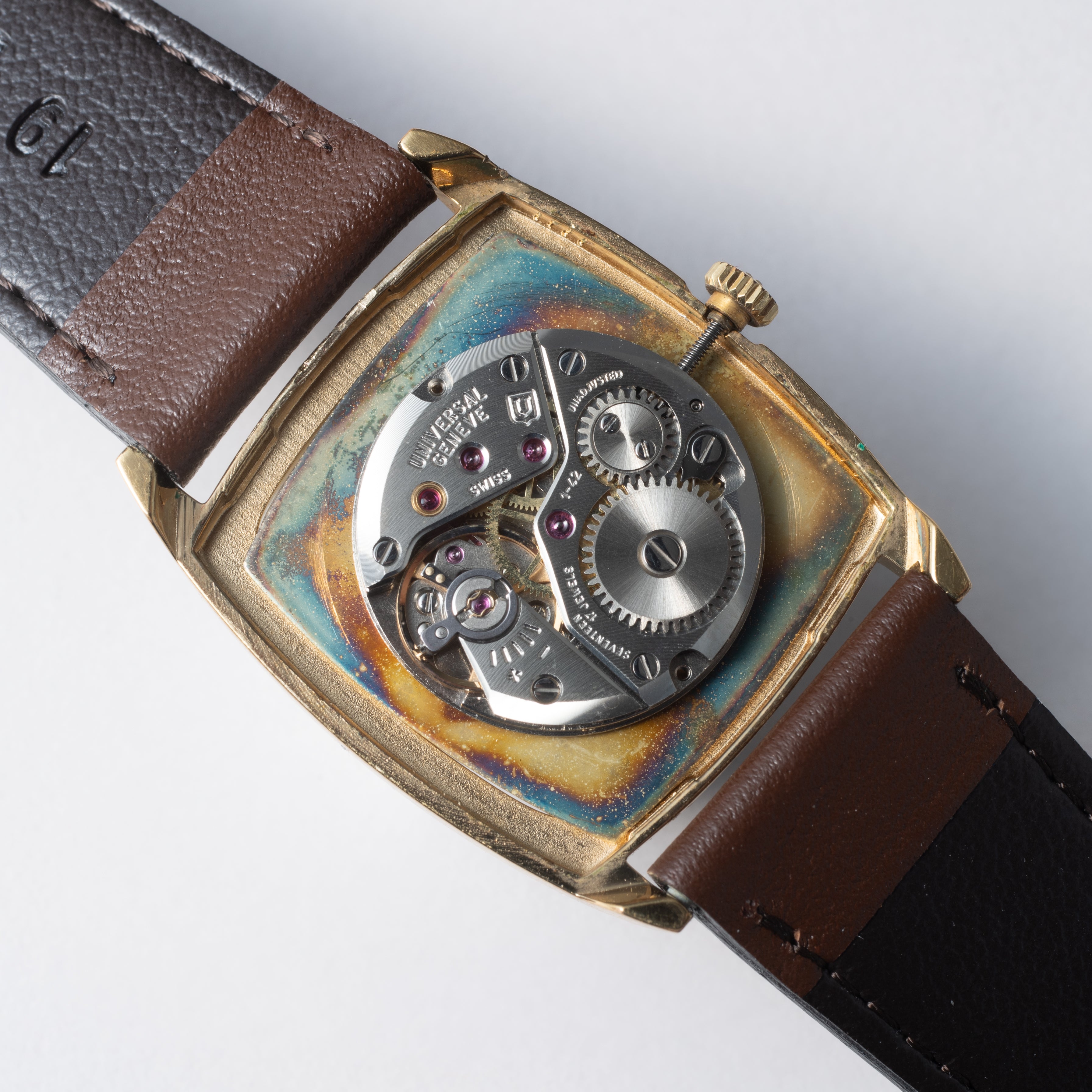 ユニバーサルジュネーブ トノー型 1970年代製 Ref.542114 16金メッキ 箱、タグ付き