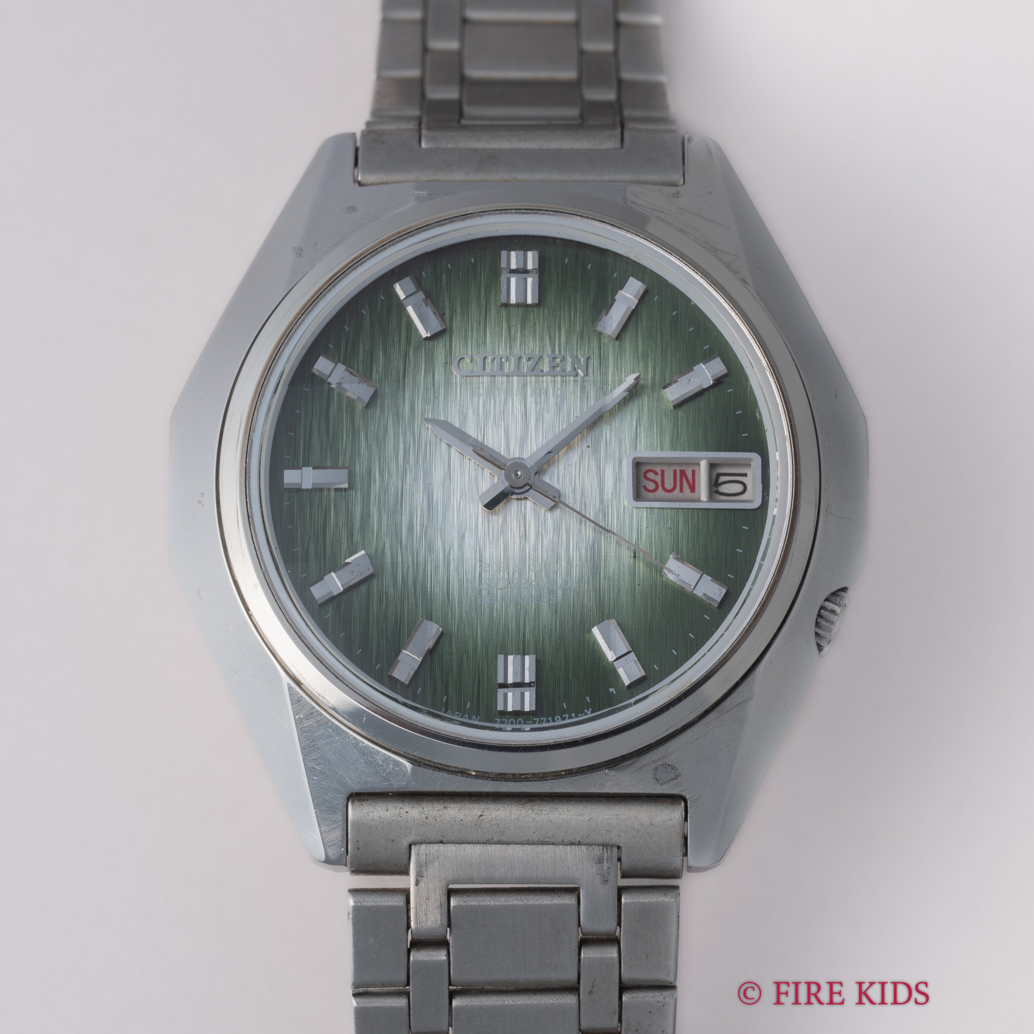 シチズン レオパール Ref.4-771184-Y 1974年製 グリーングラデーションダイヤル カットガラス 純正ブレス付き