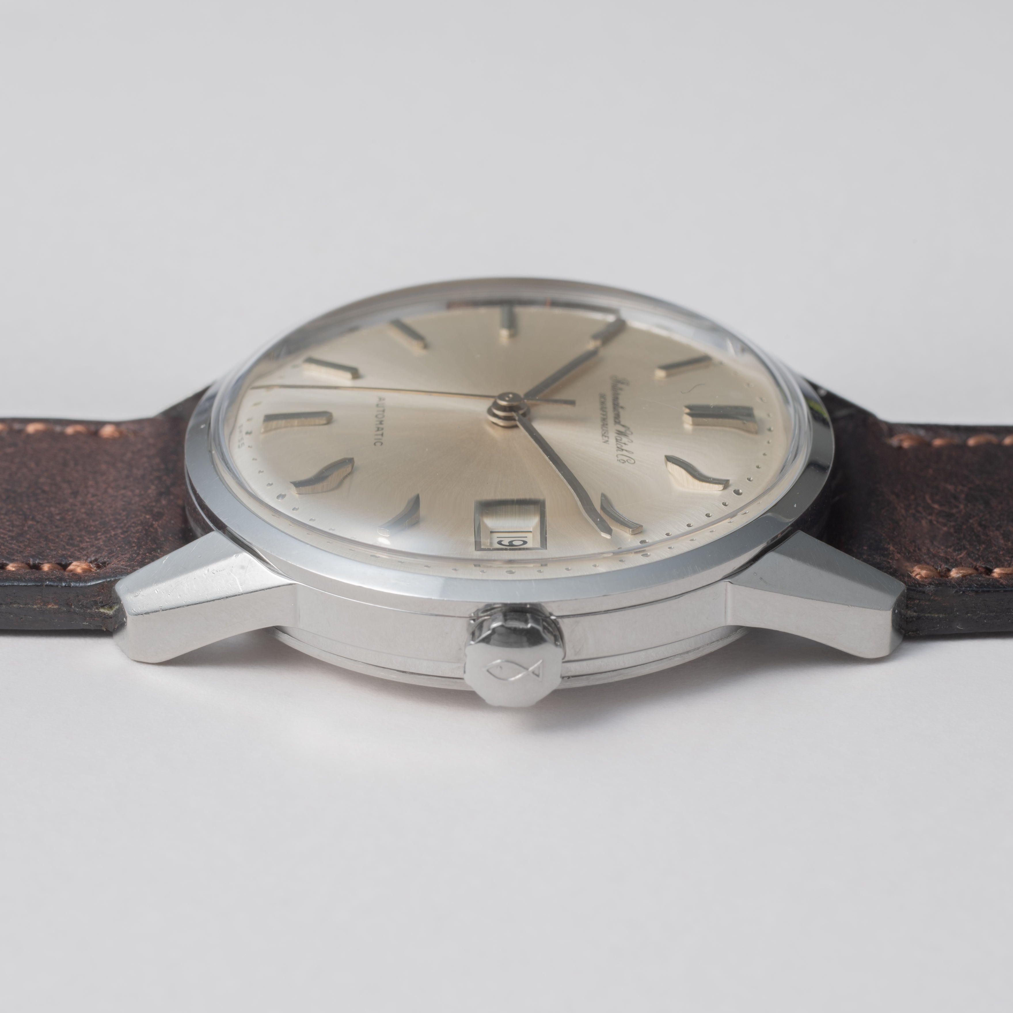 IWC 1967年製 ラウンドモデル ペラトン式自動巻き Cal.8541 筆記体ロゴ