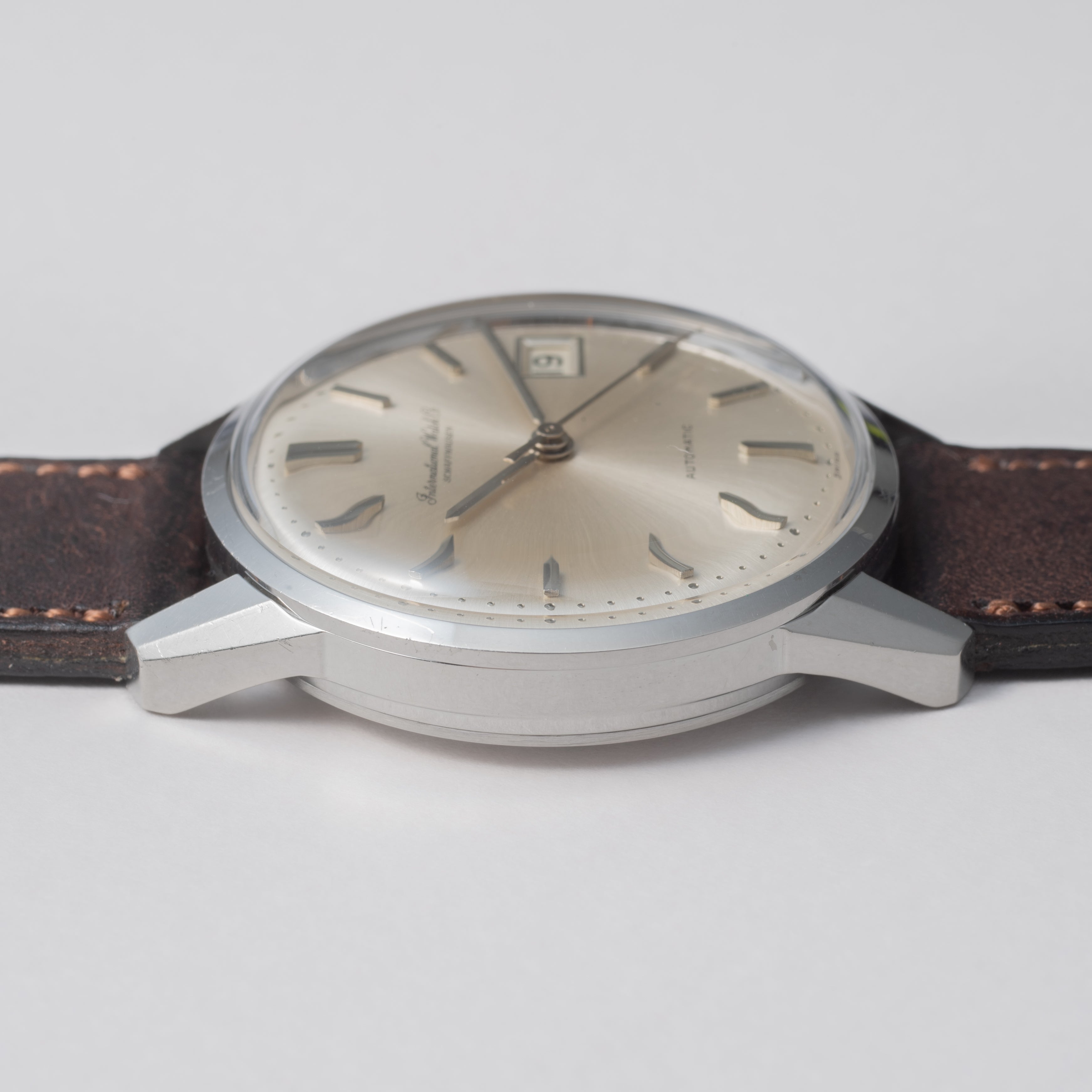 IWC 1967年製 ラウンドモデル ペラトン式自動巻き Cal.8541 筆記体ロゴ