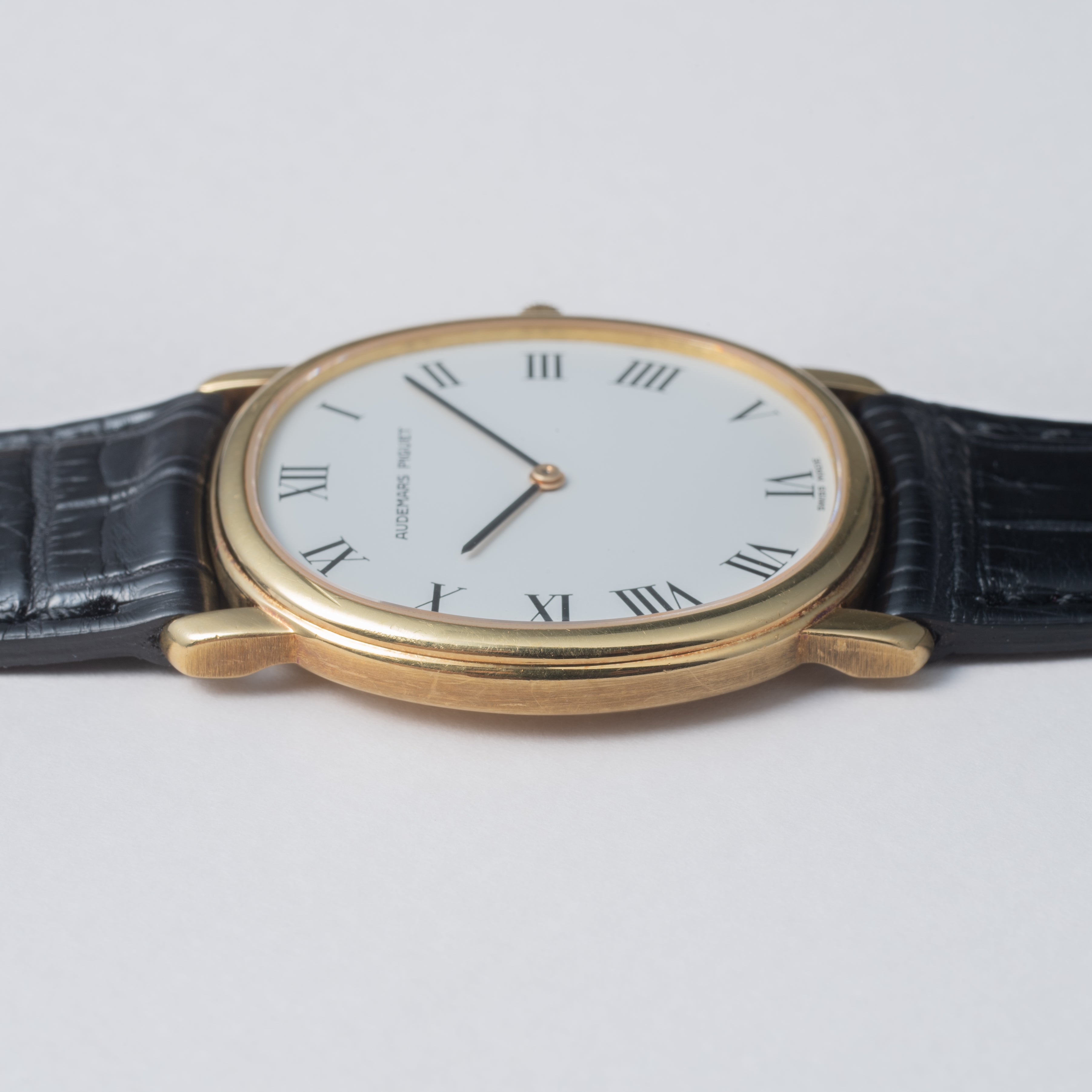 オーデマ・ピゲ ホワイトローマン 18金無垢トノーケース 1980年代製 手巻き Cal.K2080 純正尾錠付き