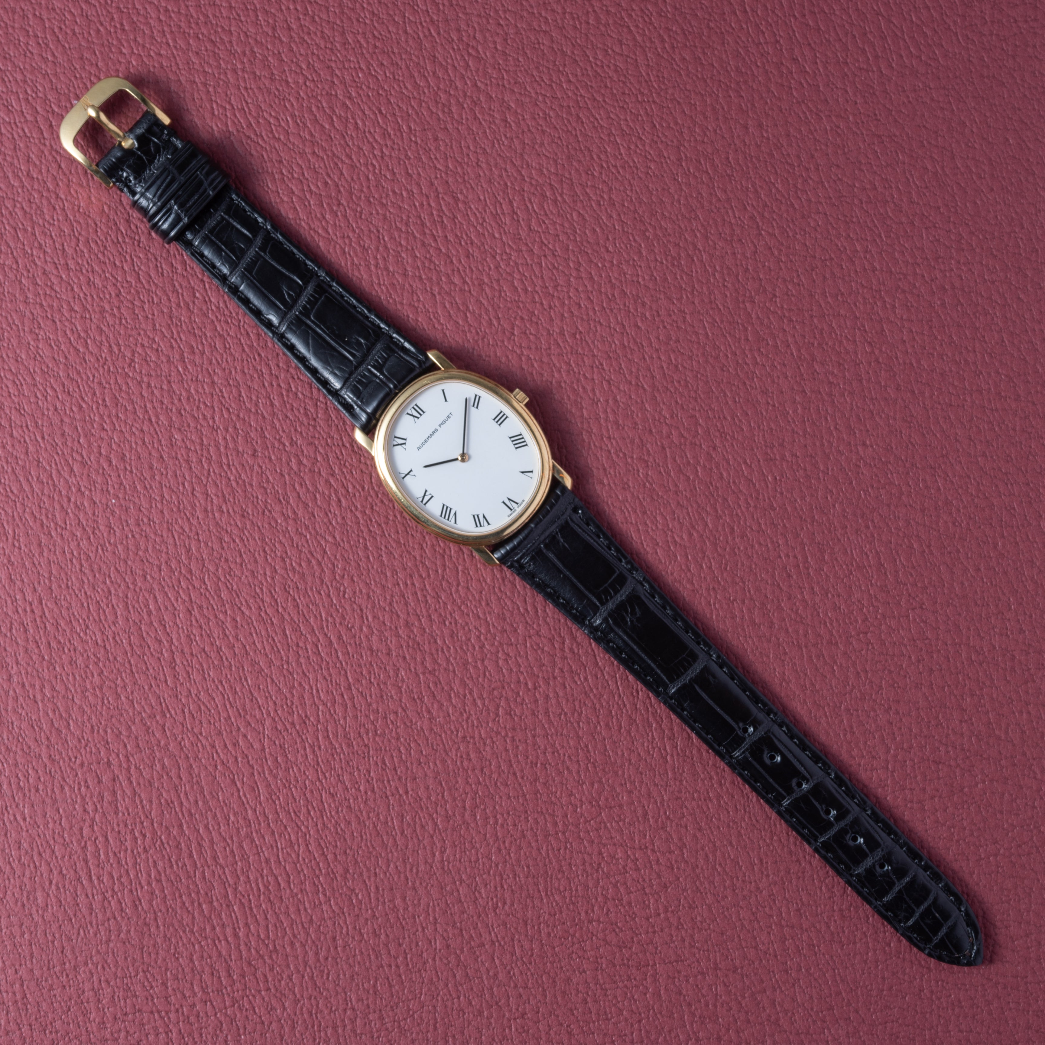 オーデマ・ピゲ ホワイトローマン 18金無垢トノーケース 1980年代製 手巻き Cal.K2080 純正尾錠付き