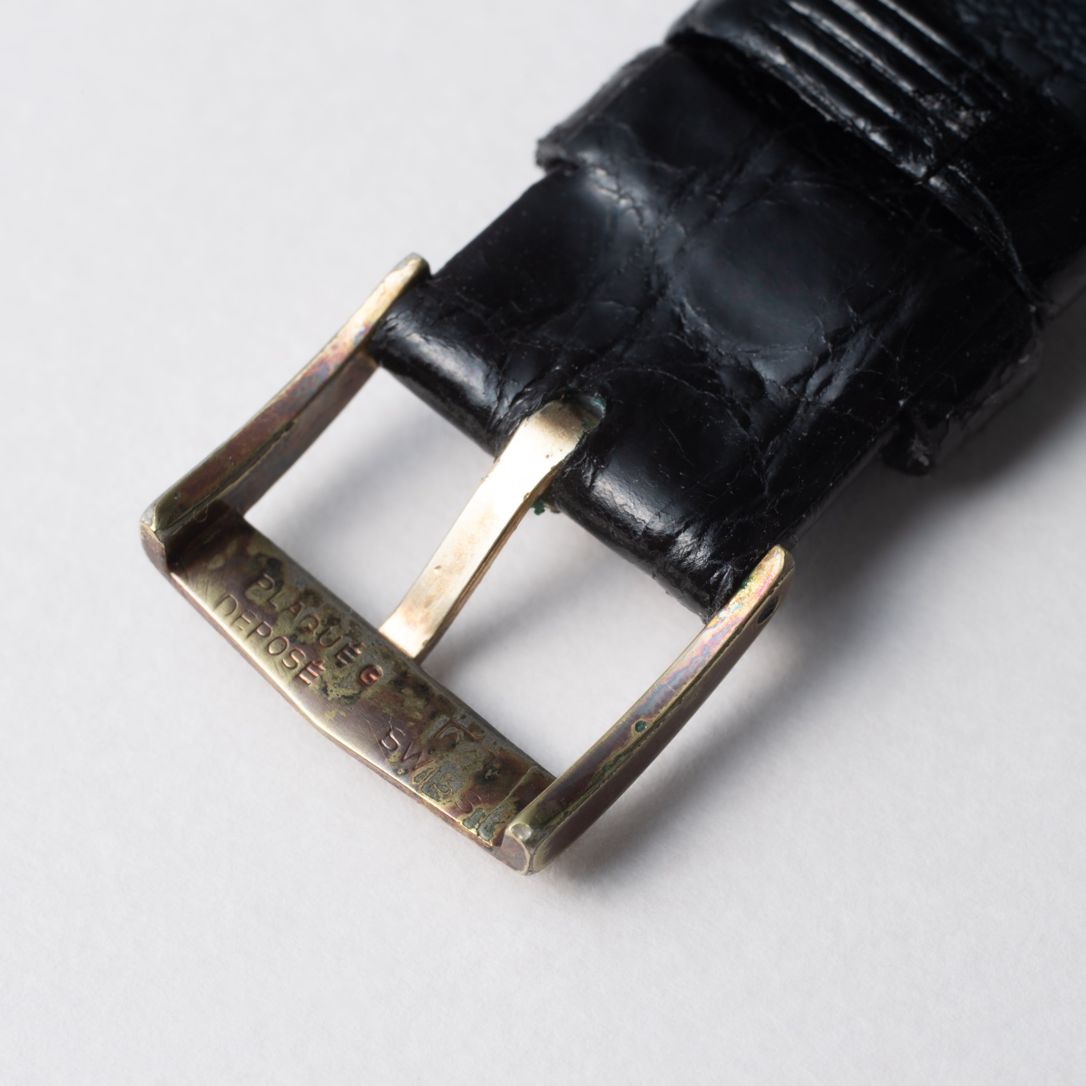 ボーム&メルシエ 18金無垢トノーケース ブラックダイヤル 薄型手巻き 金張り尾錠