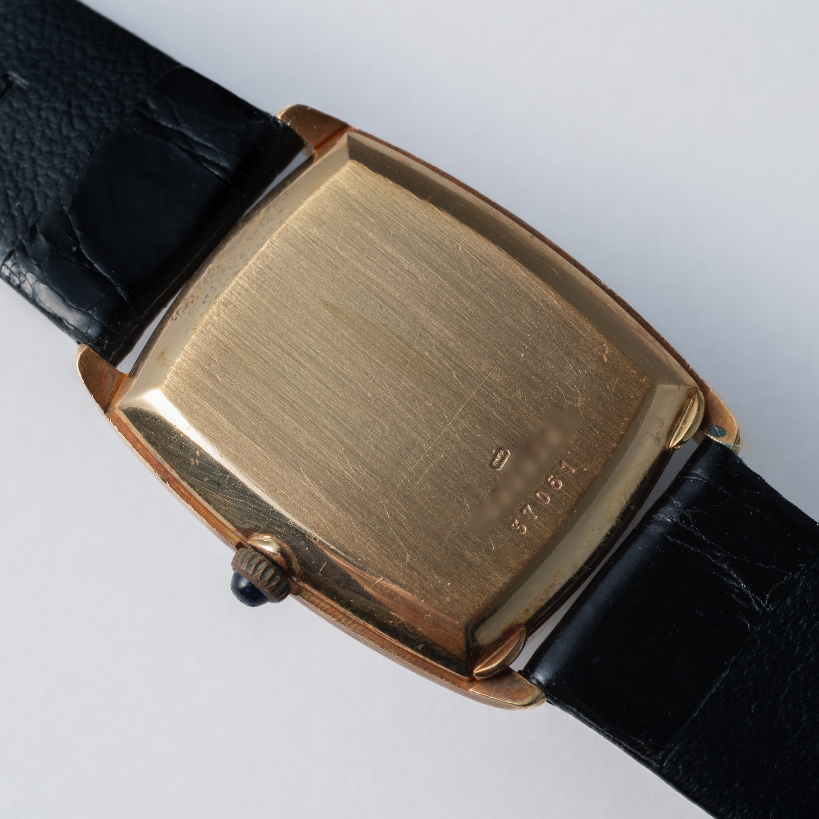 ボーム&メルシエ 18金無垢トノーケース ブラックダイヤル 薄型手巻き 金張り尾錠