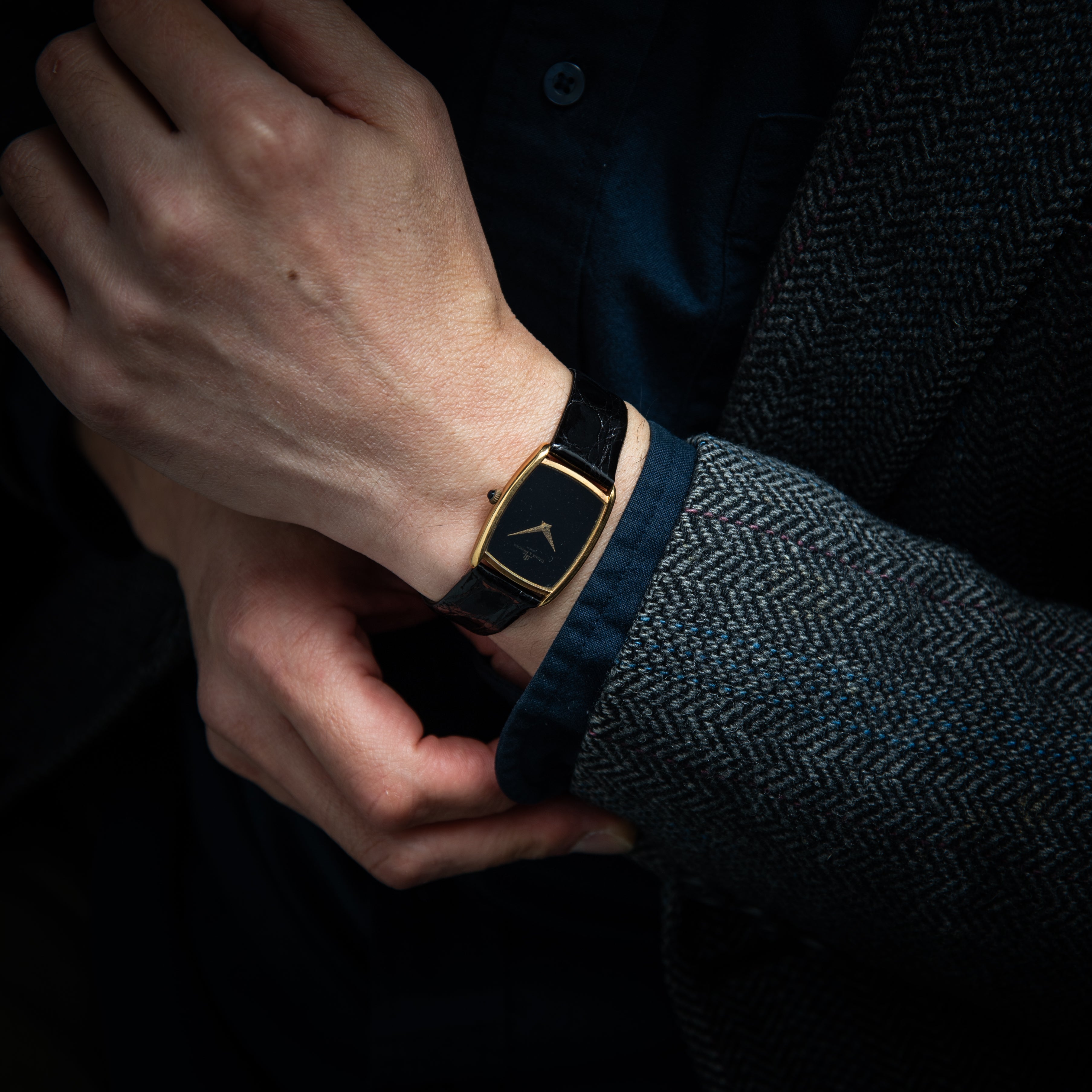 ボーム&メルシエ 18金無垢トノーケース ブラックダイヤル 薄型手巻き 金張り尾錠