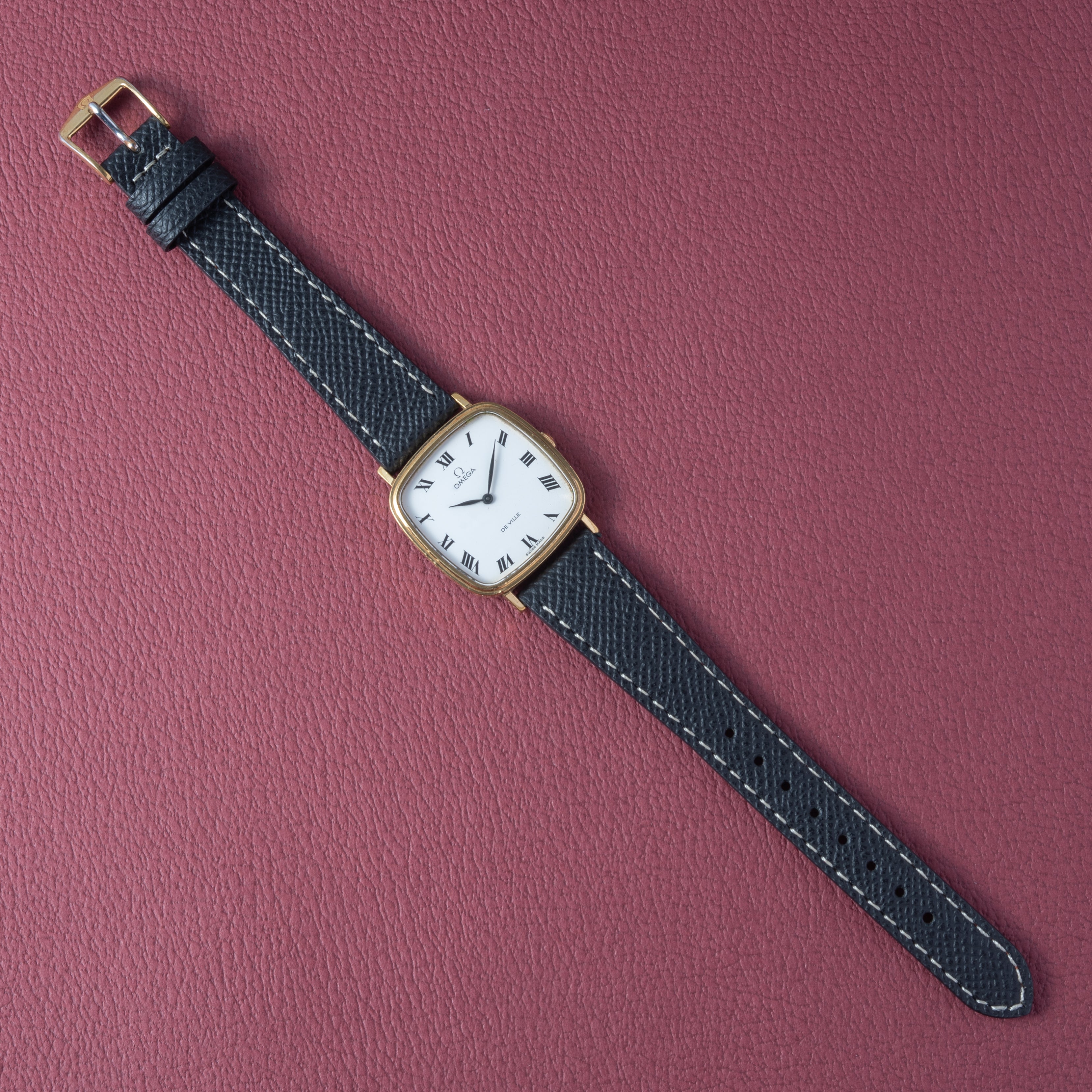 オメガ デ・ヴィル クッションケース ホワイトローマンダイヤル 金張り 1969年製