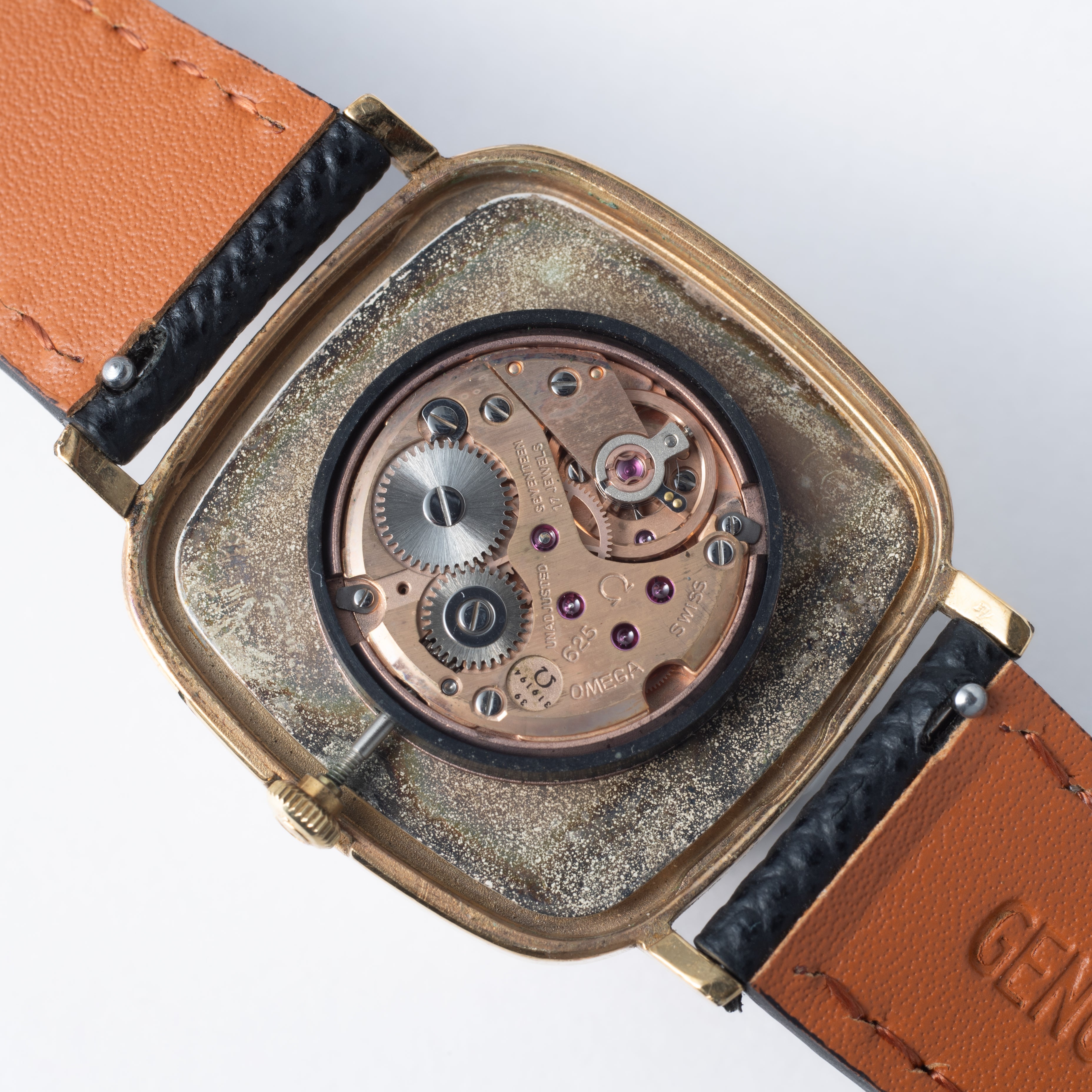 オメガ デ・ヴィル クッションケース ホワイトローマンダイヤル 金張り 1969年製