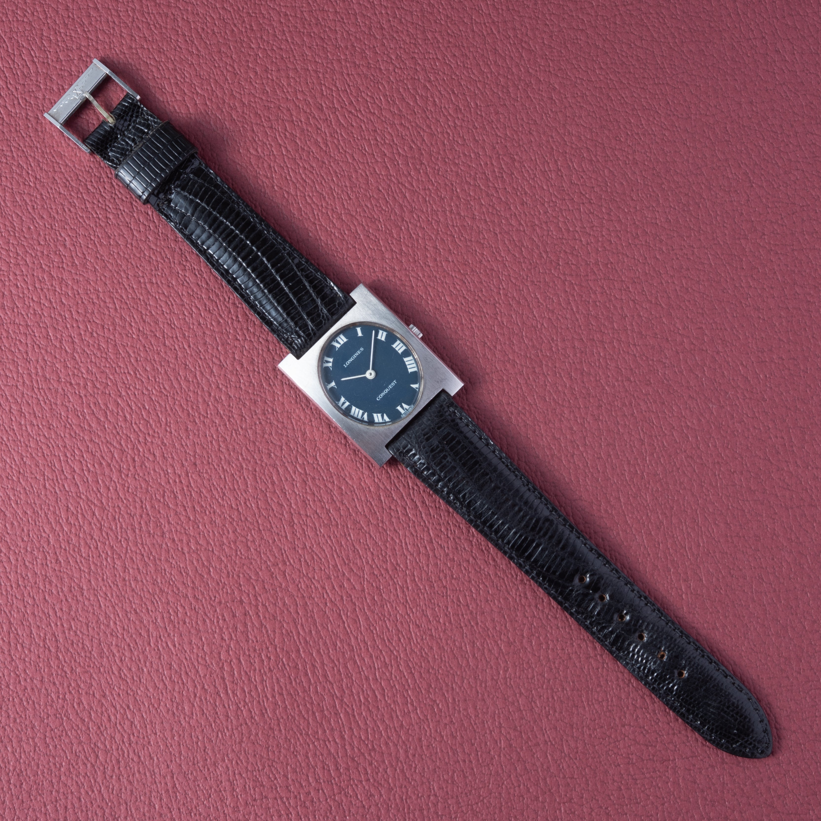 ロンジン コンクエスト レクタンギュラー ブルーローマンダイヤル 1970年代製 純正尾錠付き 薄型手巻き