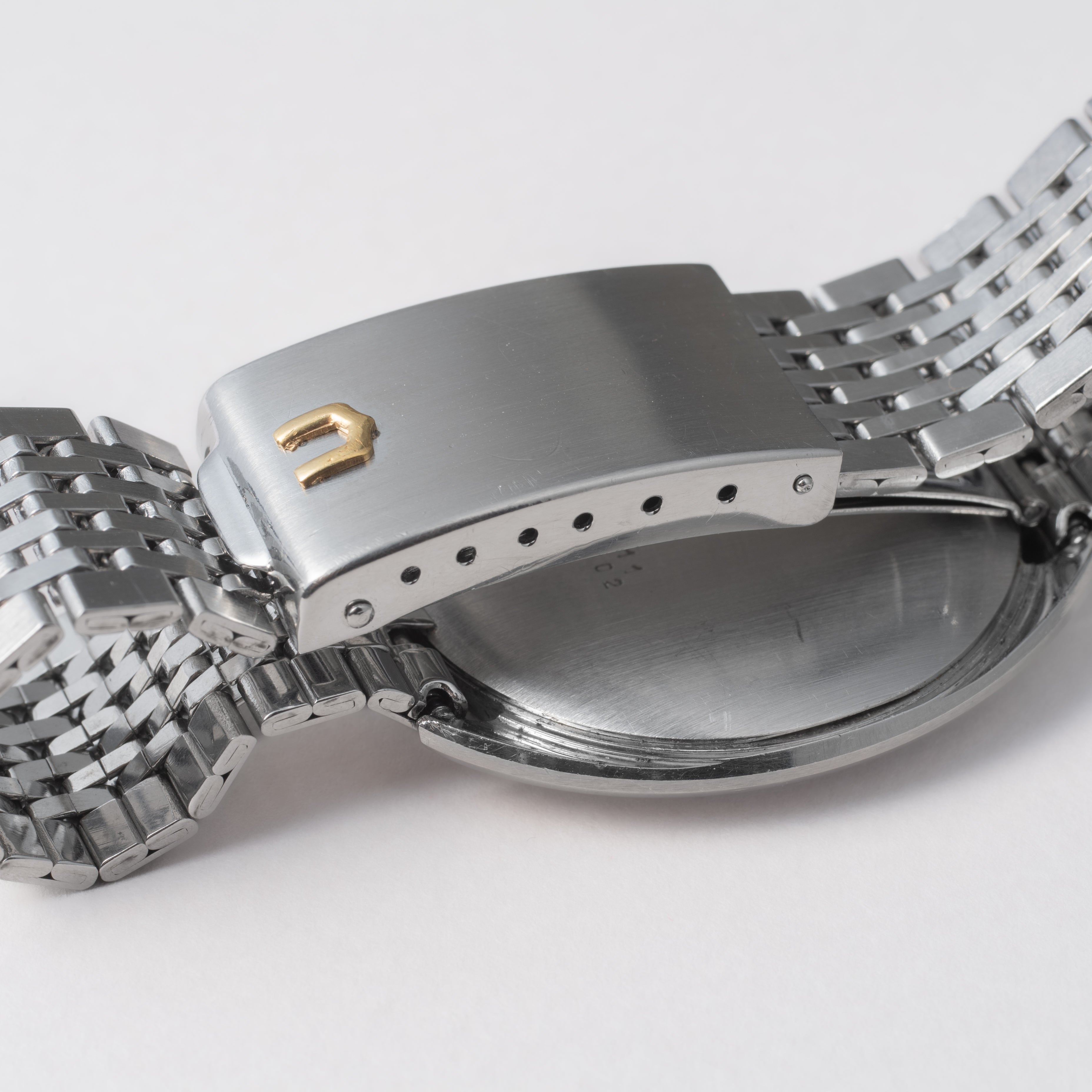 ユニバーサルジュネーブ 1970年代製 手巻き トノー型 ブルーダイヤル 純正ゲイフレアーブレス 箱付き