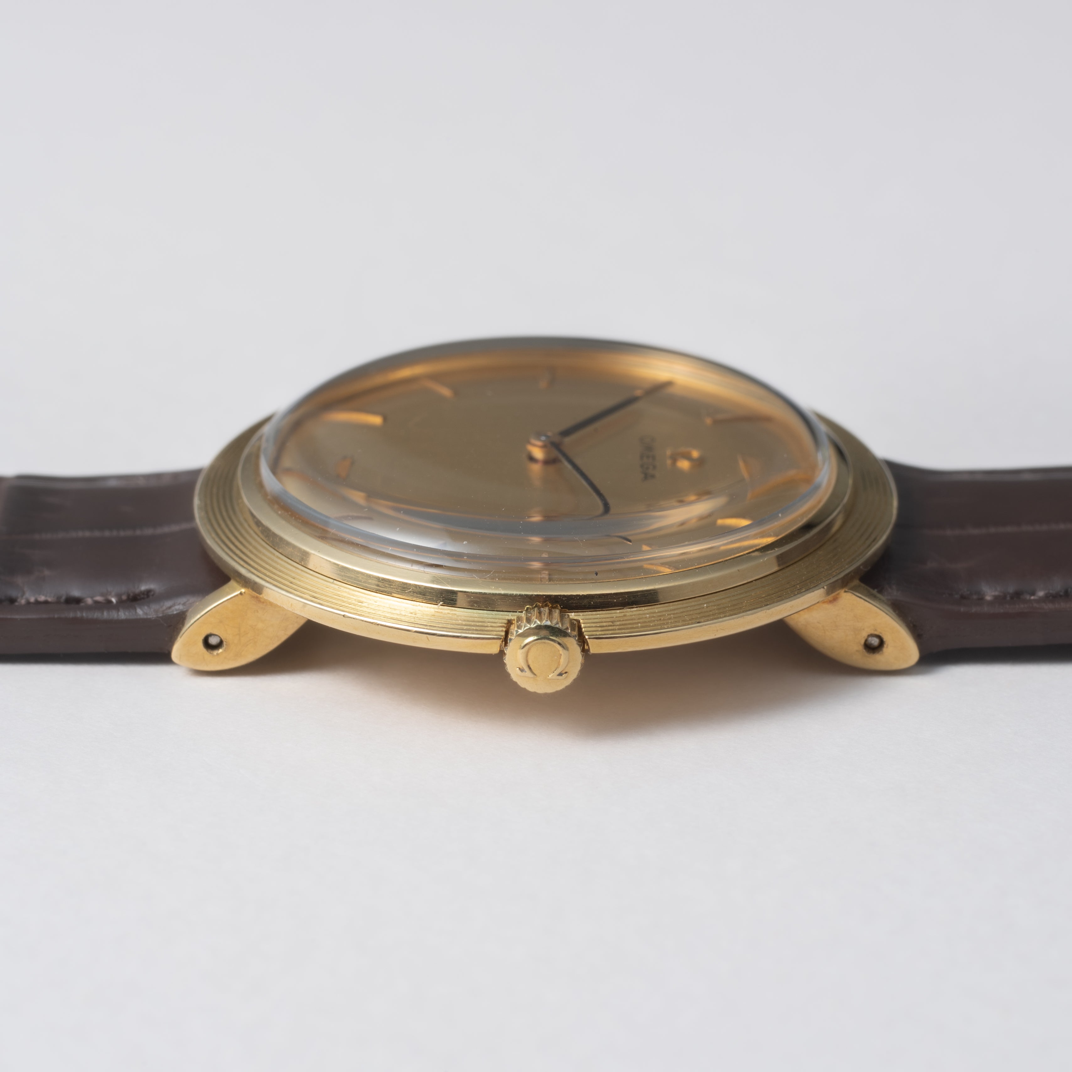 オメガ ラウンドケース 1966年製 Ref.111072 18金無垢 手巻き