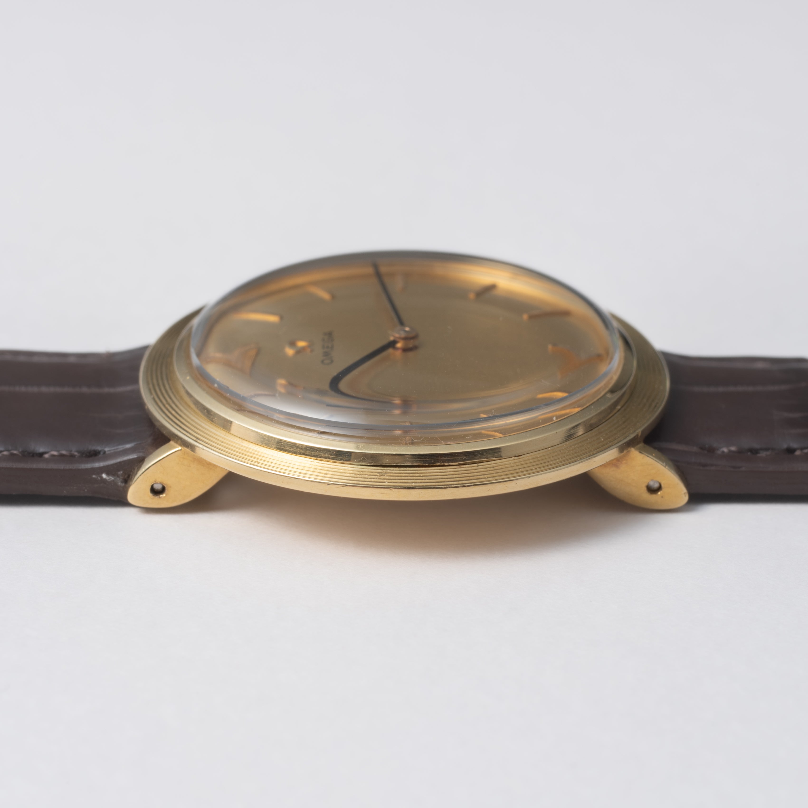 オメガ ラウンドケース 1966年製 Ref.111072 18金無垢 手巻き