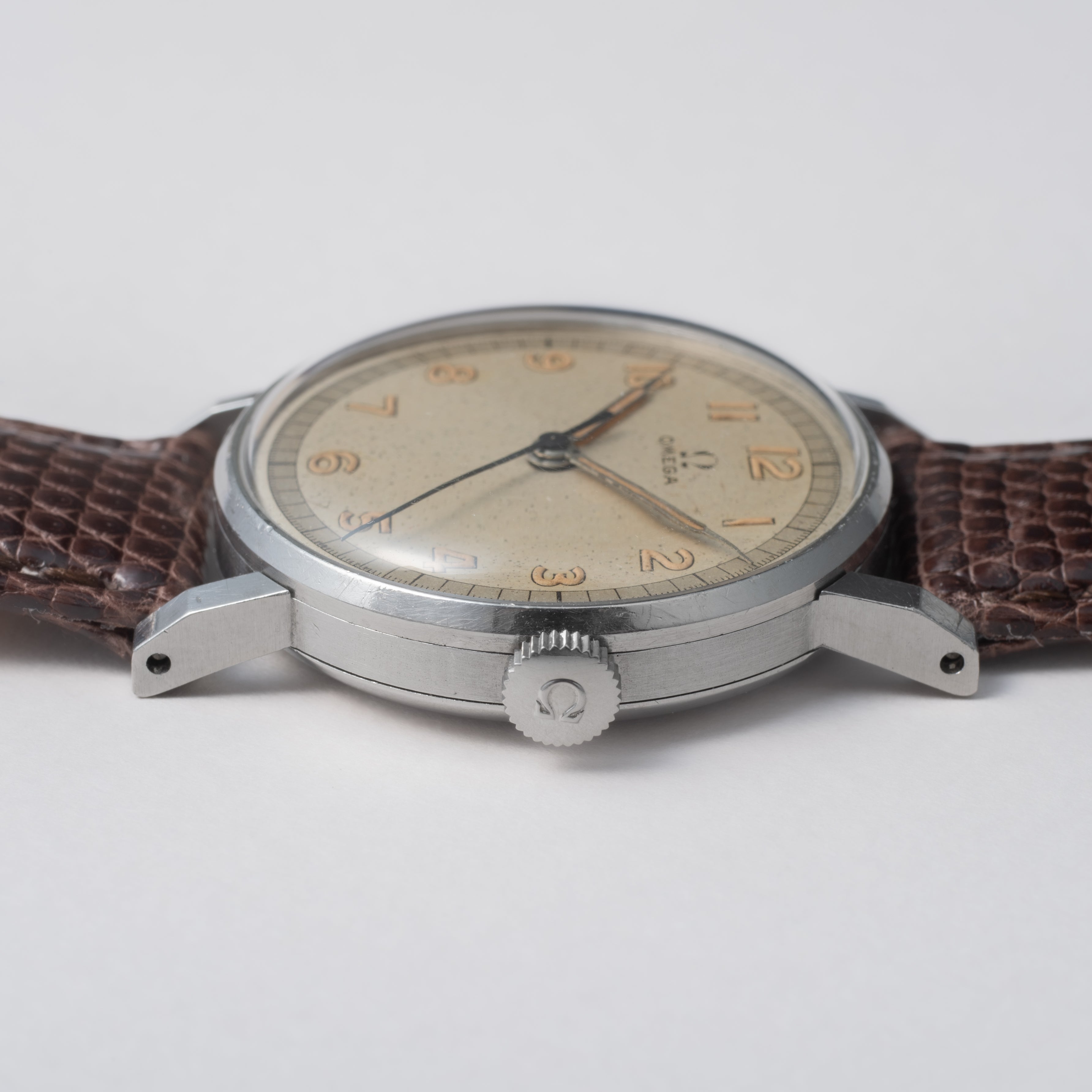 オメガ 30mmキャリバー 1947年製 Ref.2242/3 手巻き Cal.30T2SCPC 全アラビアダイヤル