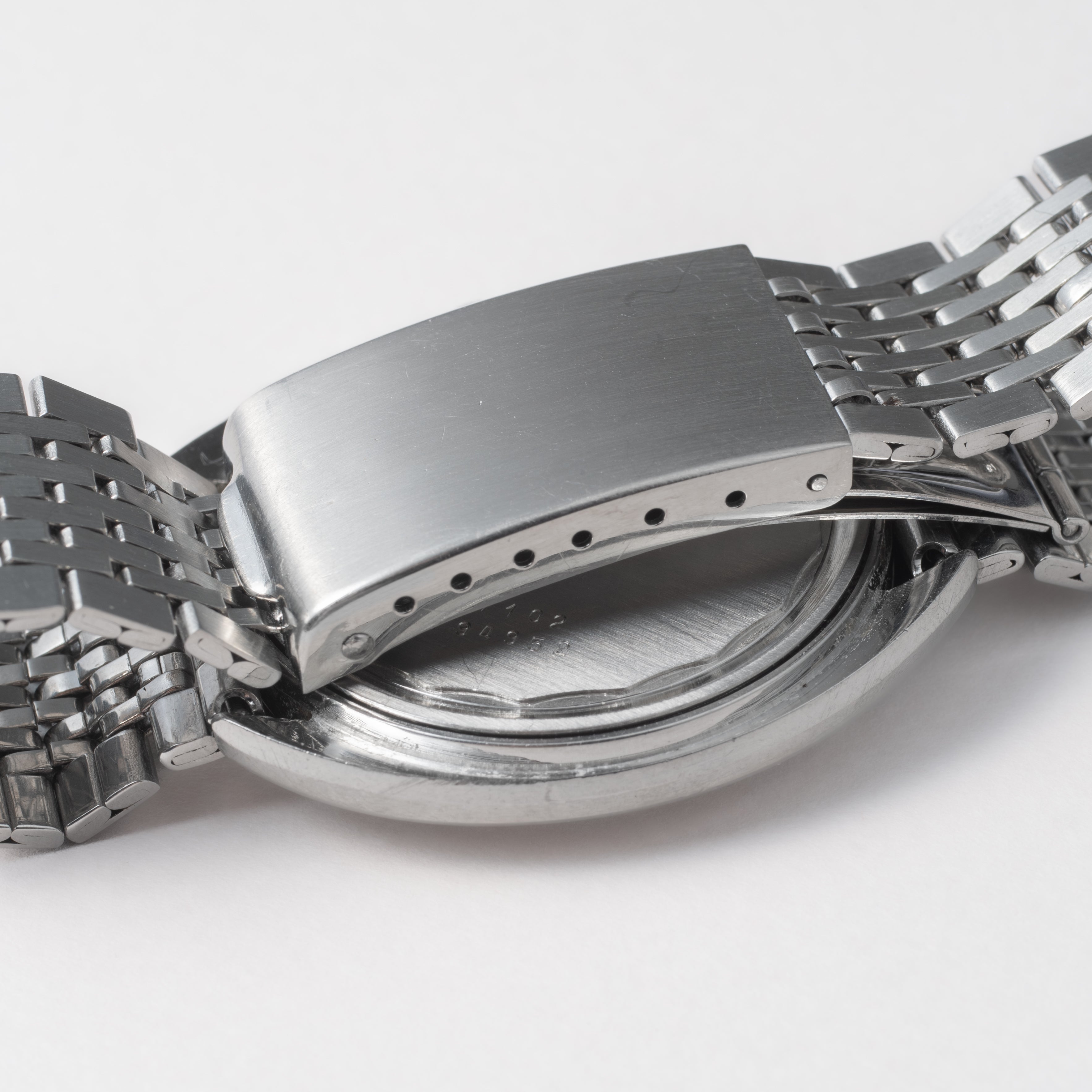 ユニバーサル ジュネーブ ホワイトシャドウ デイト 1970年代製 マイクロローター自動巻き