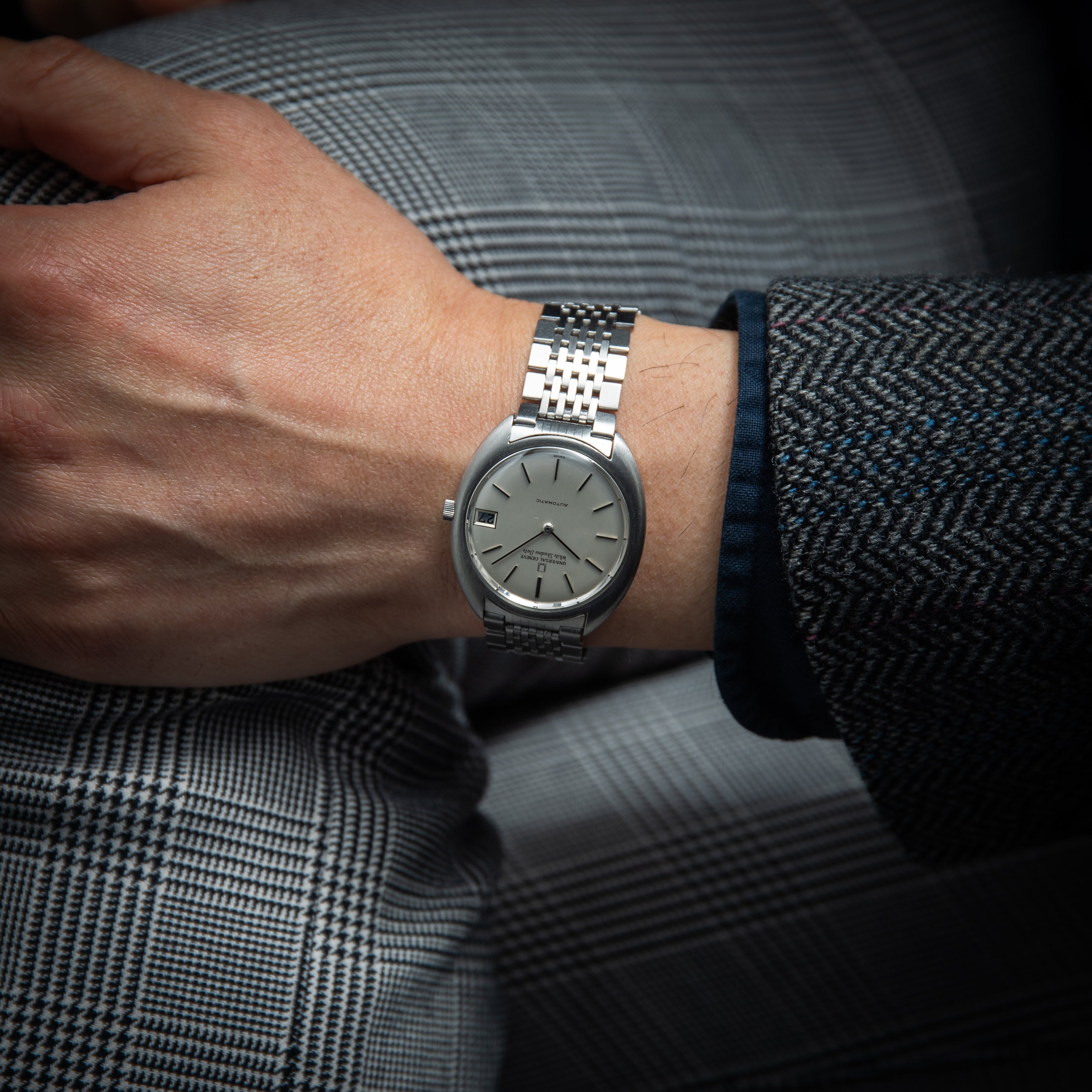 ユニバーサル ジュネーブ ホワイトシャドウ デイト 1970年代製 マイクロローター自動巻き