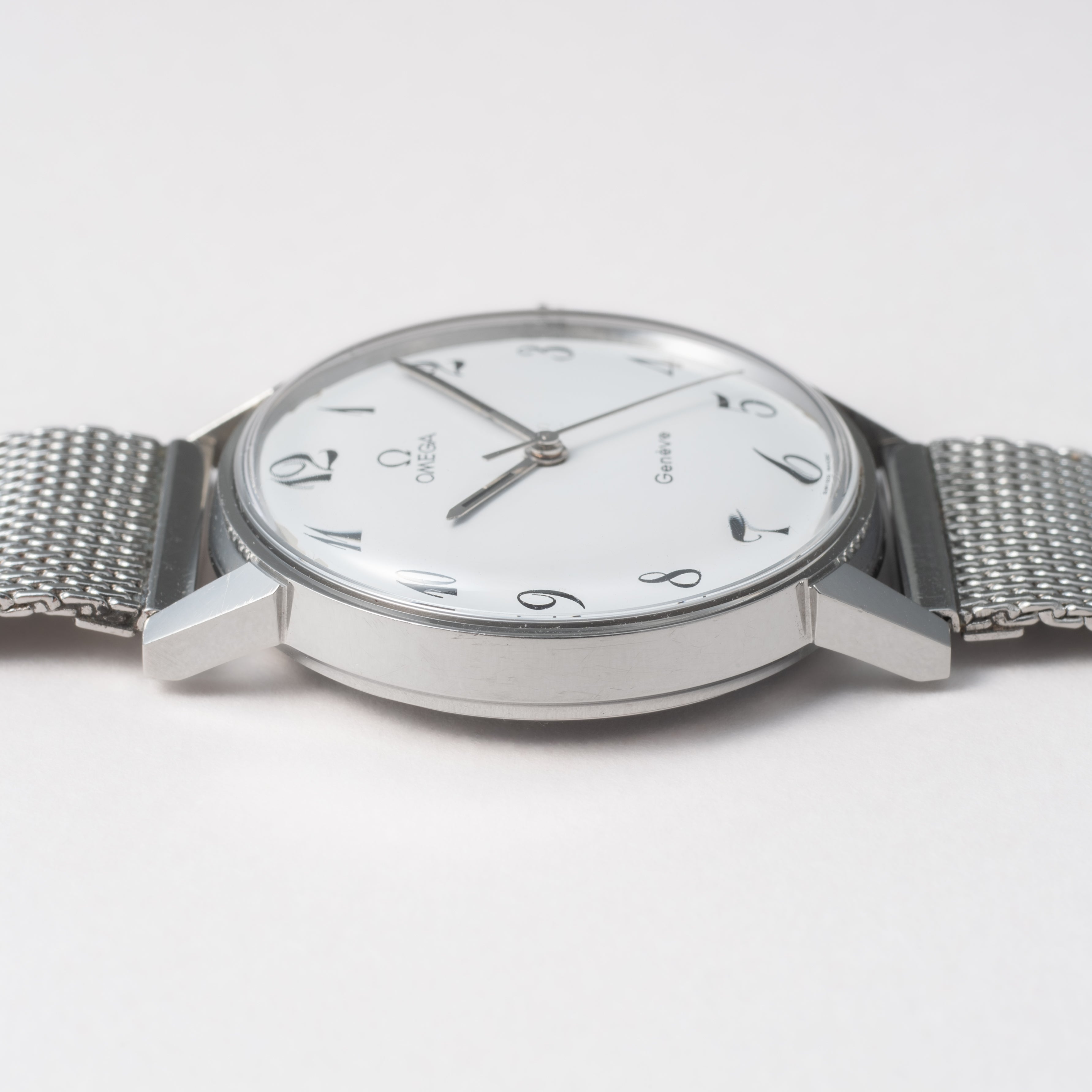 オメガ ジュネーブ ラウンドケース ホワイトアラビア 手巻き 1969年 Ref.135.011 Cal.601 メッシュブレス付き