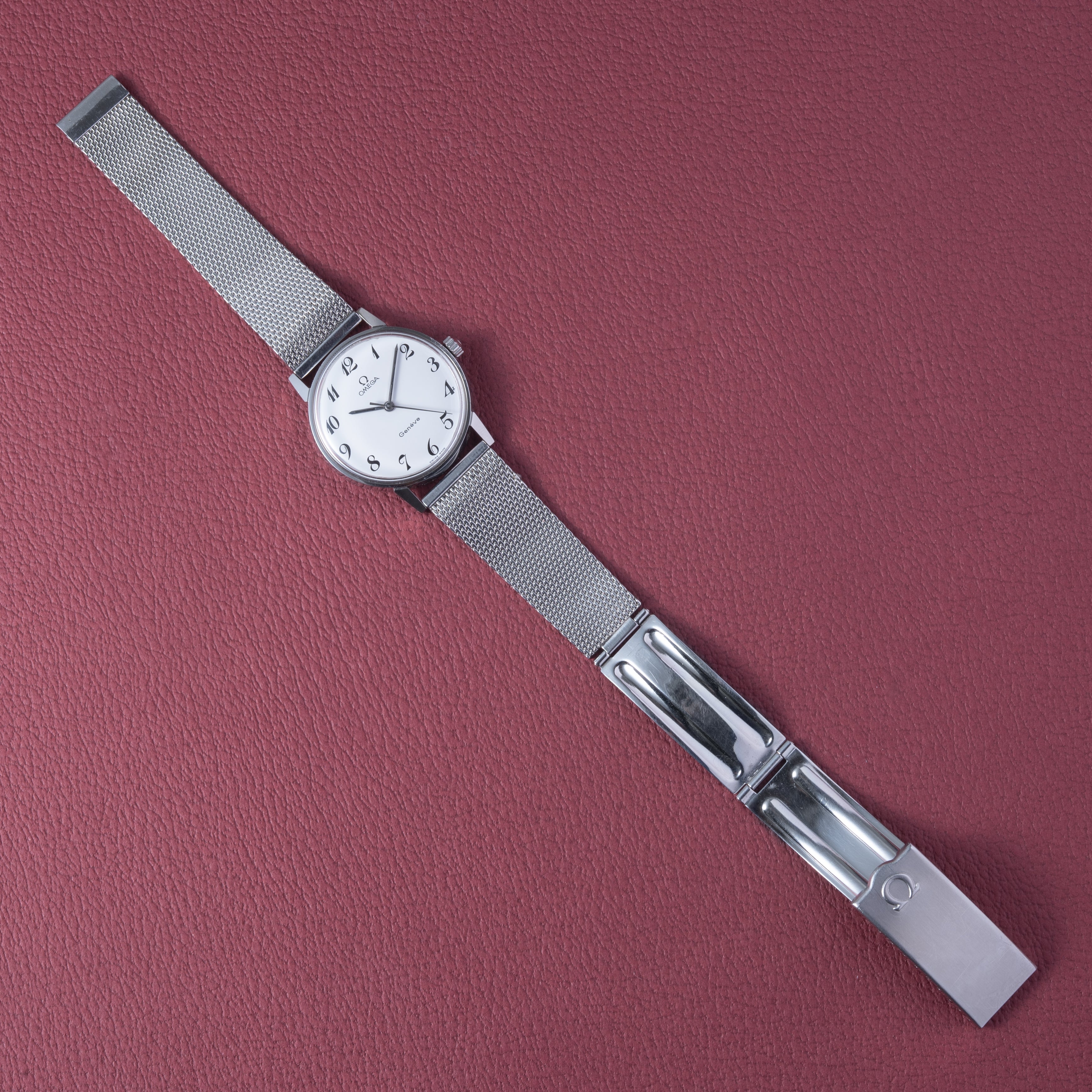 オメガ ジュネーブ ラウンドケース ホワイトアラビア 手巻き 1969年 Ref.135.011 Cal.601 メッシュブレス付き