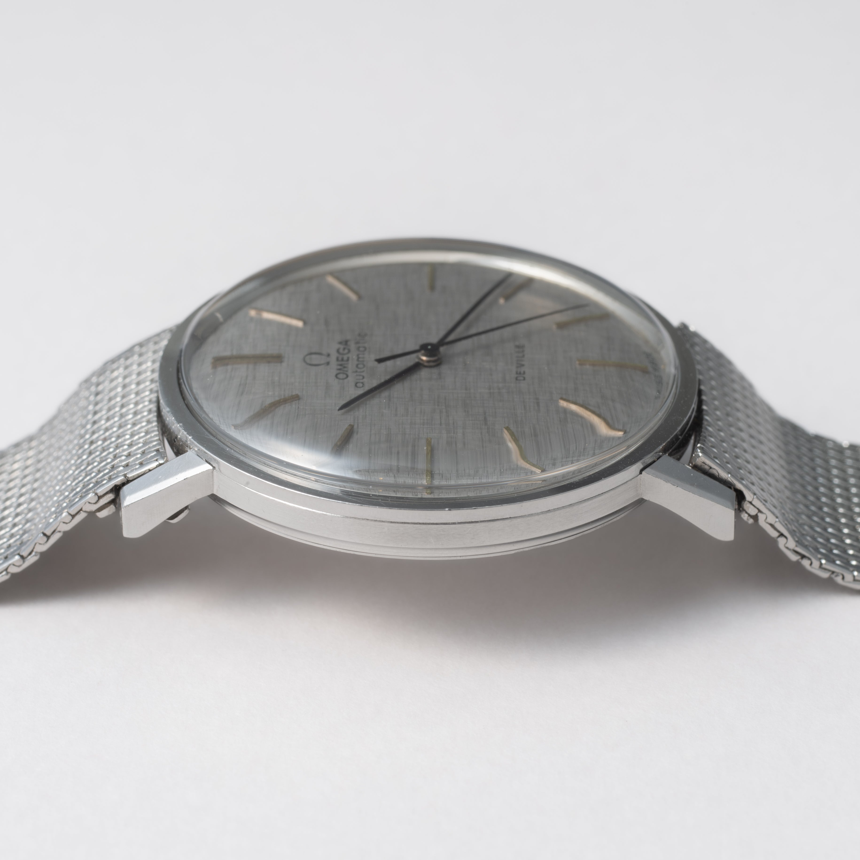 オメガ デ・ヴィル ラウンドケース リネンダイアル 1968年製 自動巻き Cal.711 純正メッシュブレス付き