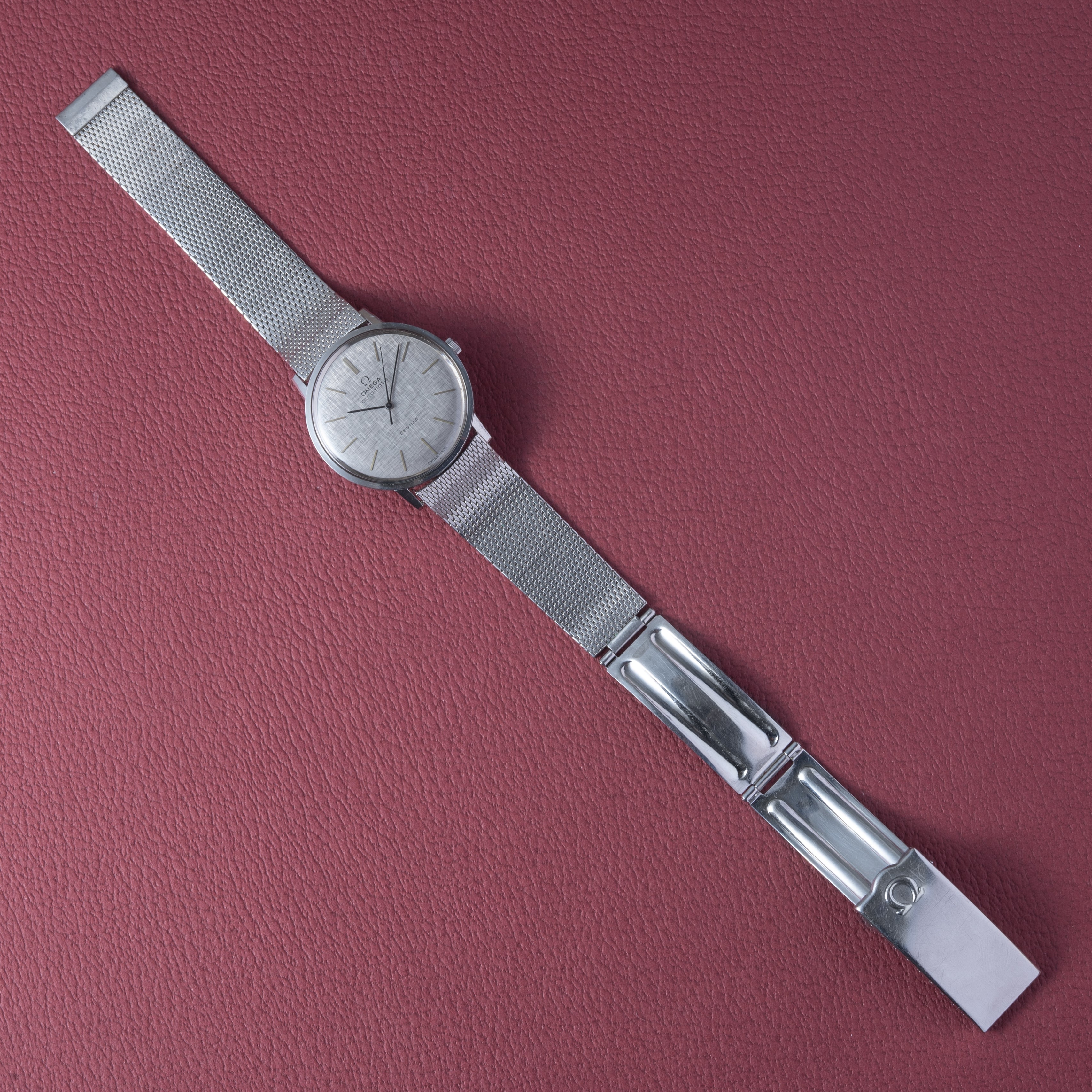 オメガ デ・ヴィル ラウンドケース リネンダイアル 1968年製 自動巻き Cal.711 純正メッシュブレス付き