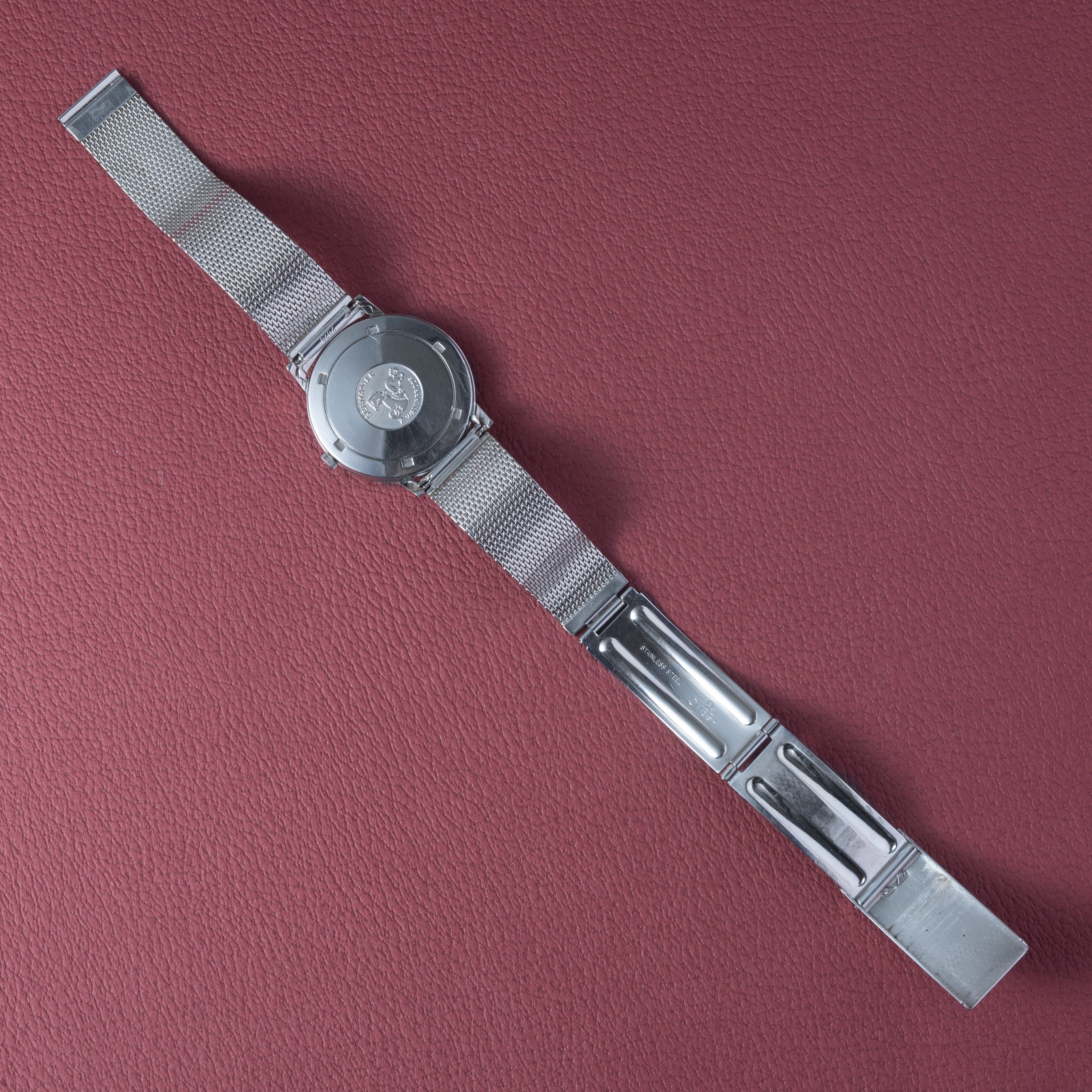 オメガ デ・ヴィル ラウンドケース リネンダイアル 1968年製 自動巻き Cal.711 純正メッシュブレス付き