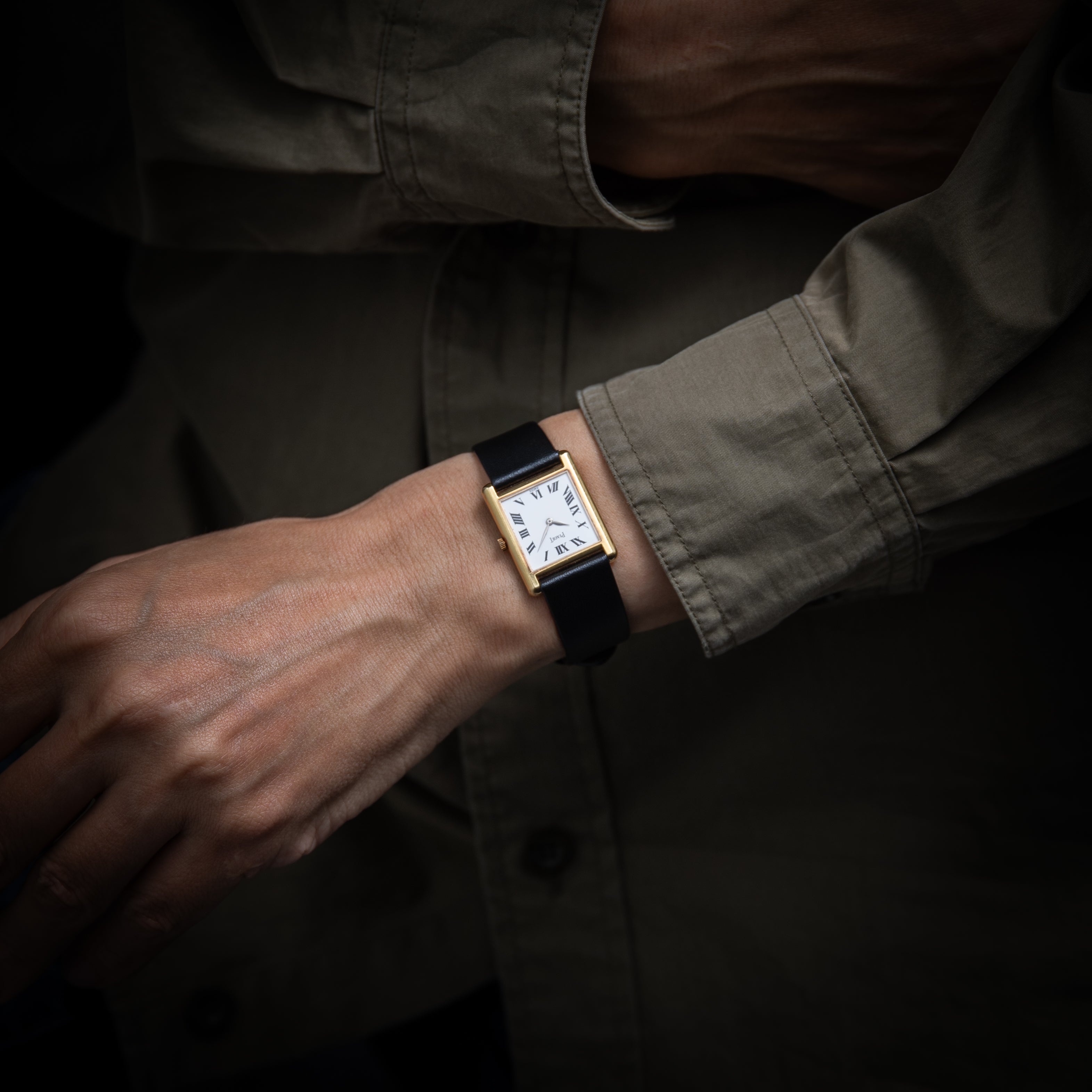 ピアジェ 18金無垢タンクウォッチ 金無垢尾錠 1980年代製 手巻き Cal.9P2