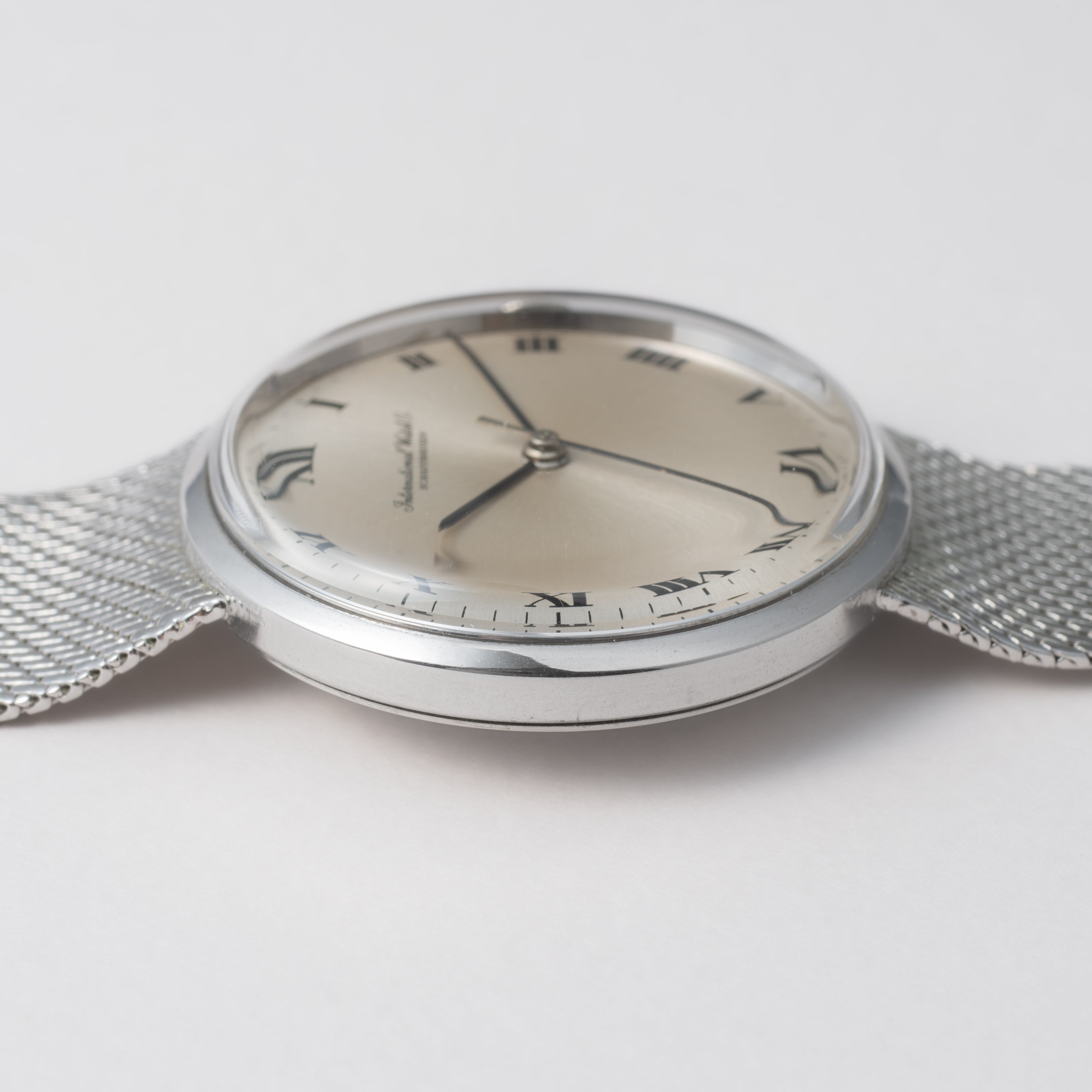 IWC ラウンドケース ローマンダイヤル 1973年製 手巻き Cal.403 お魚リューズ