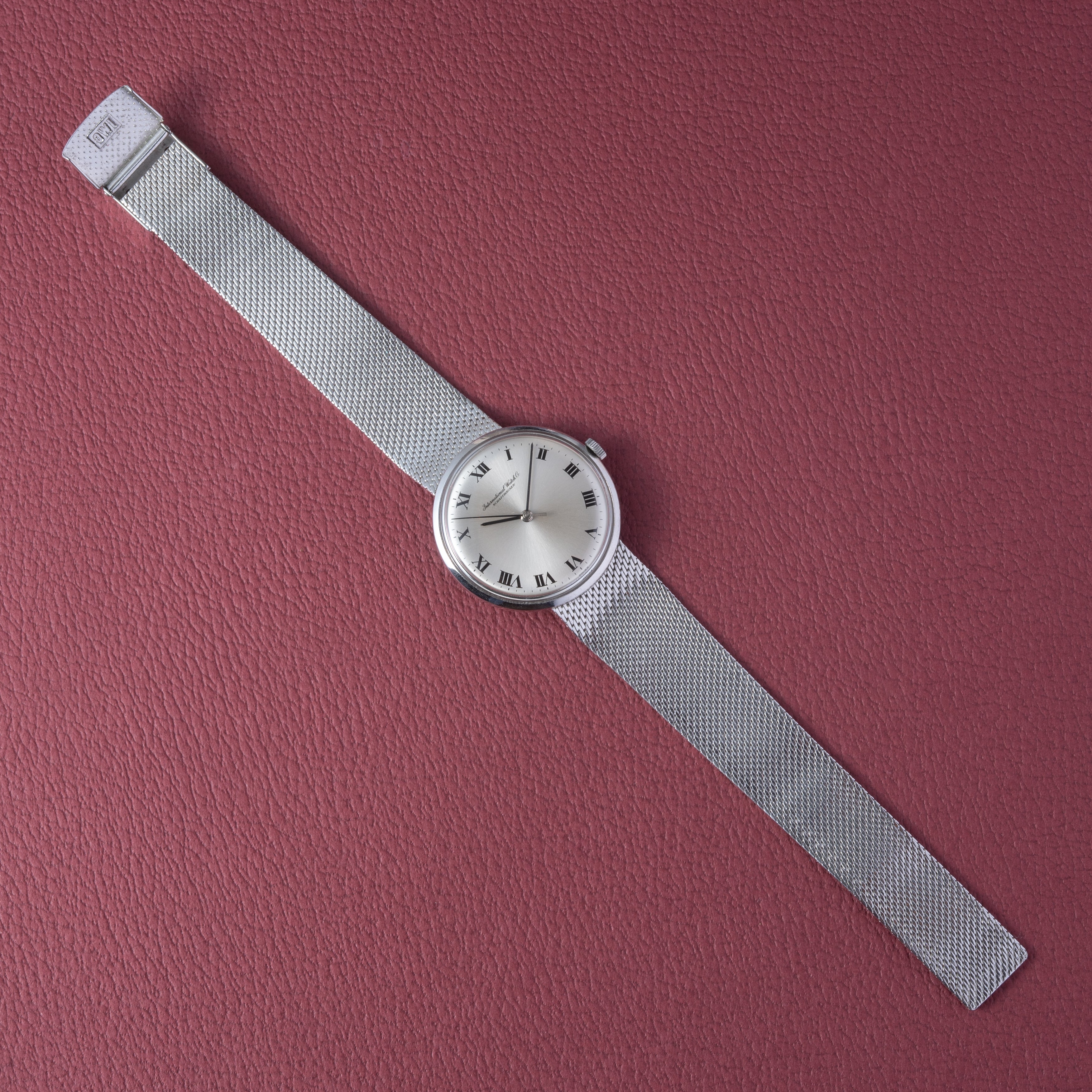 IWC ラウンドケース ローマンダイヤル 1973年製 手巻き Cal.403 お魚リューズ