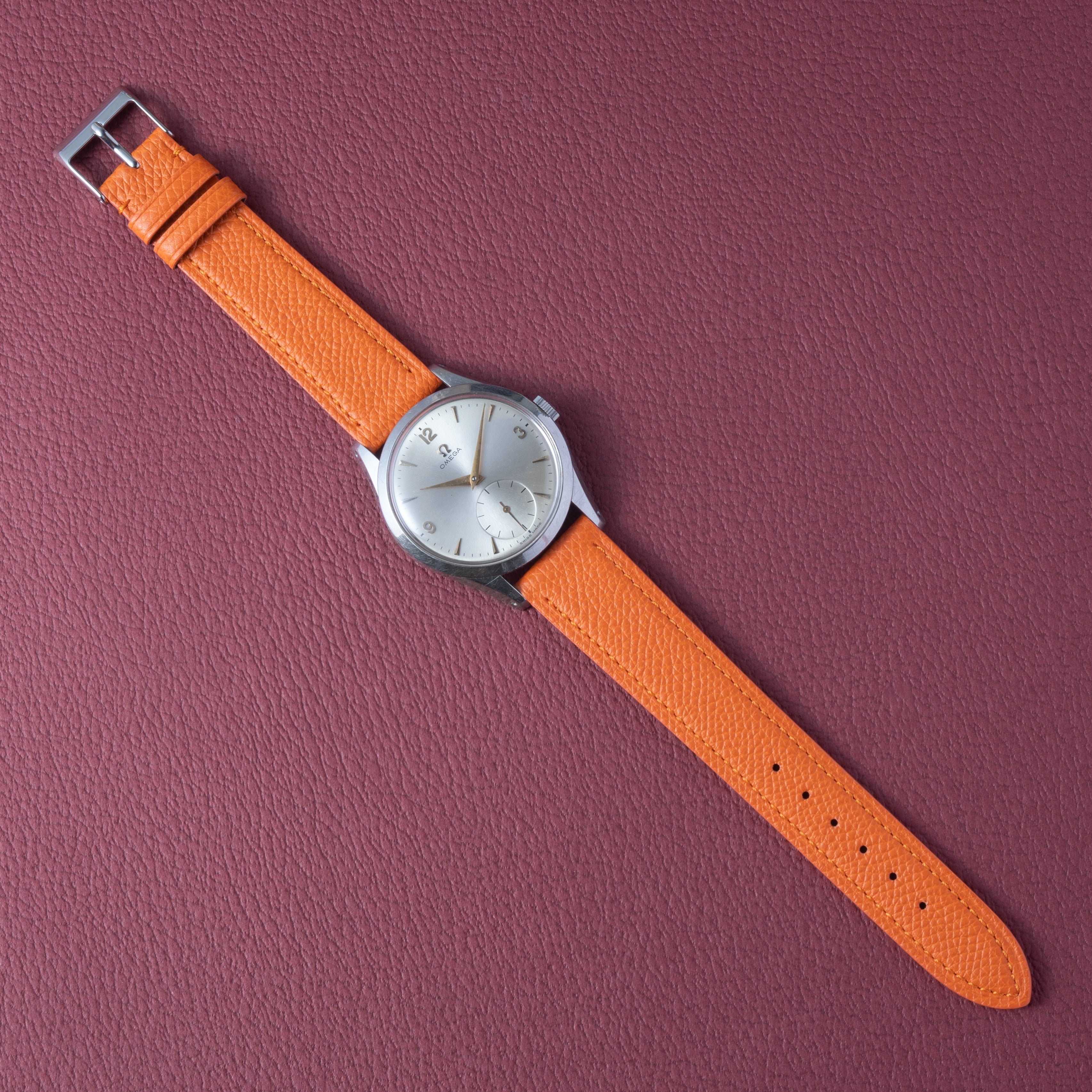 オメガ 30mmキャリバー 1954年製 手巻き Cal. 266 飛びアラビア スモールセコンド