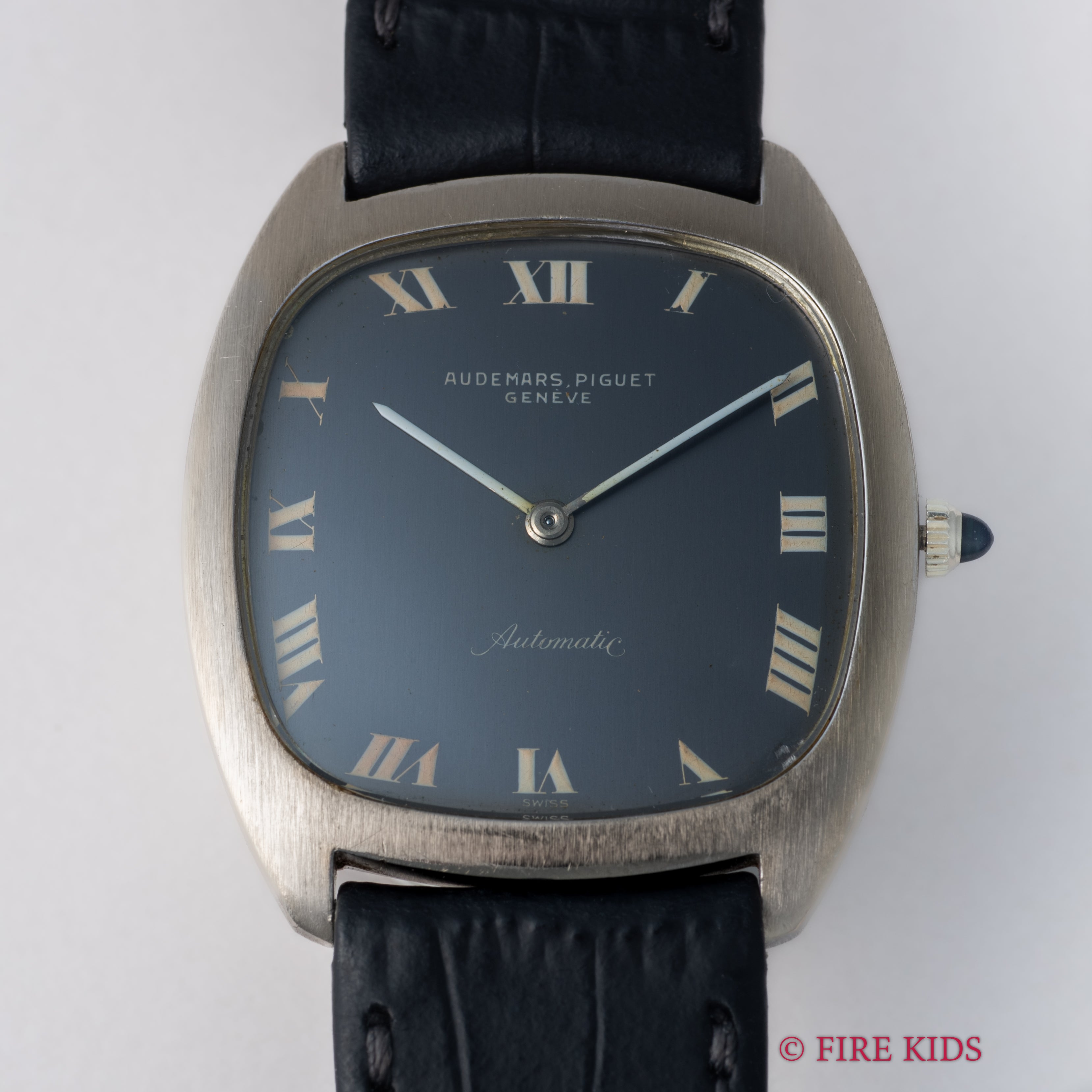 オーデマ・ピゲ 18金無垢ホワイトゴールドケース 薄型自動巻き Cal. K2120 1970年代製 グレーローマンダイヤル