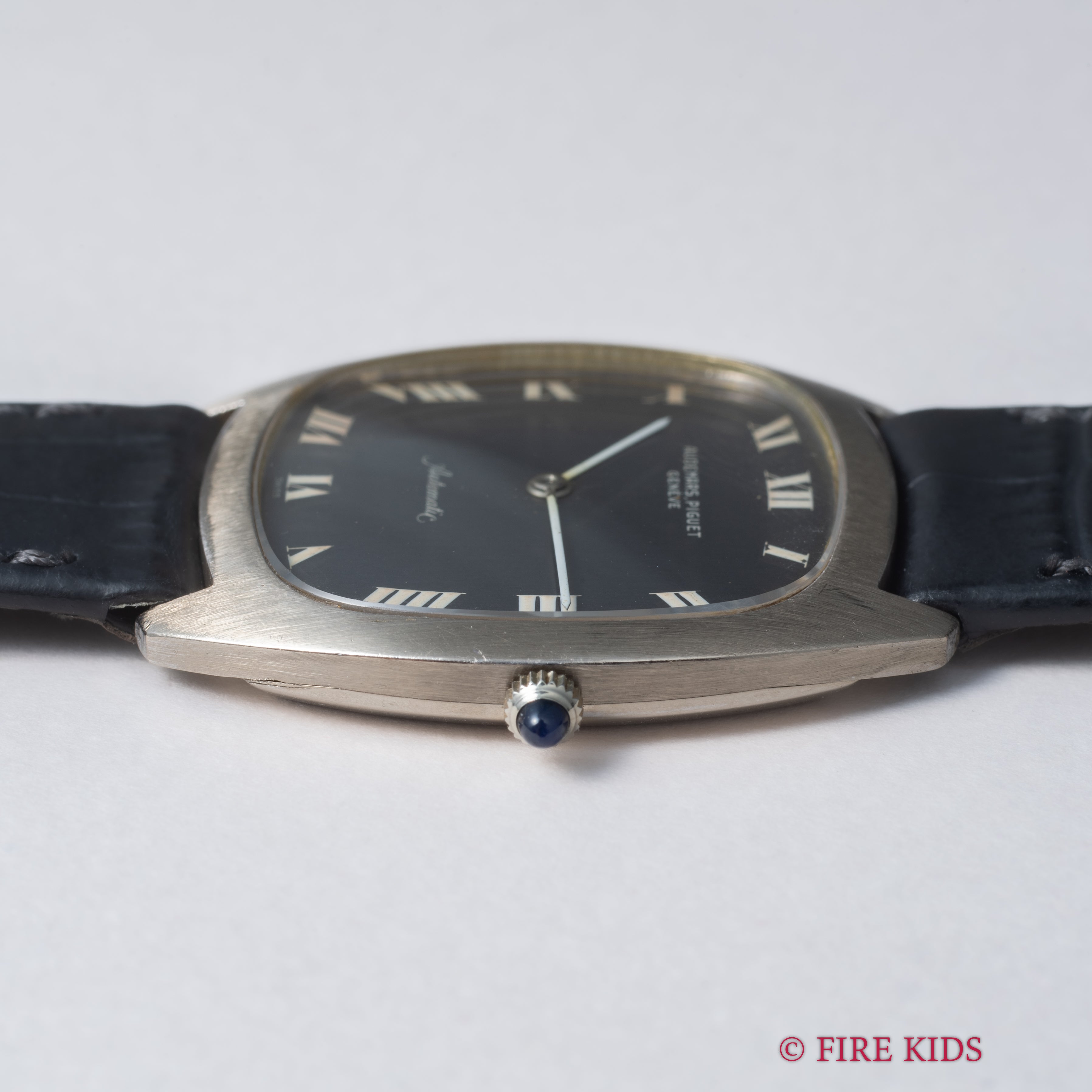 オーデマ・ピゲ 18金無垢ホワイトゴールドケース 薄型自動巻き Cal. K2120 1970年代製 グレーローマンダイヤル