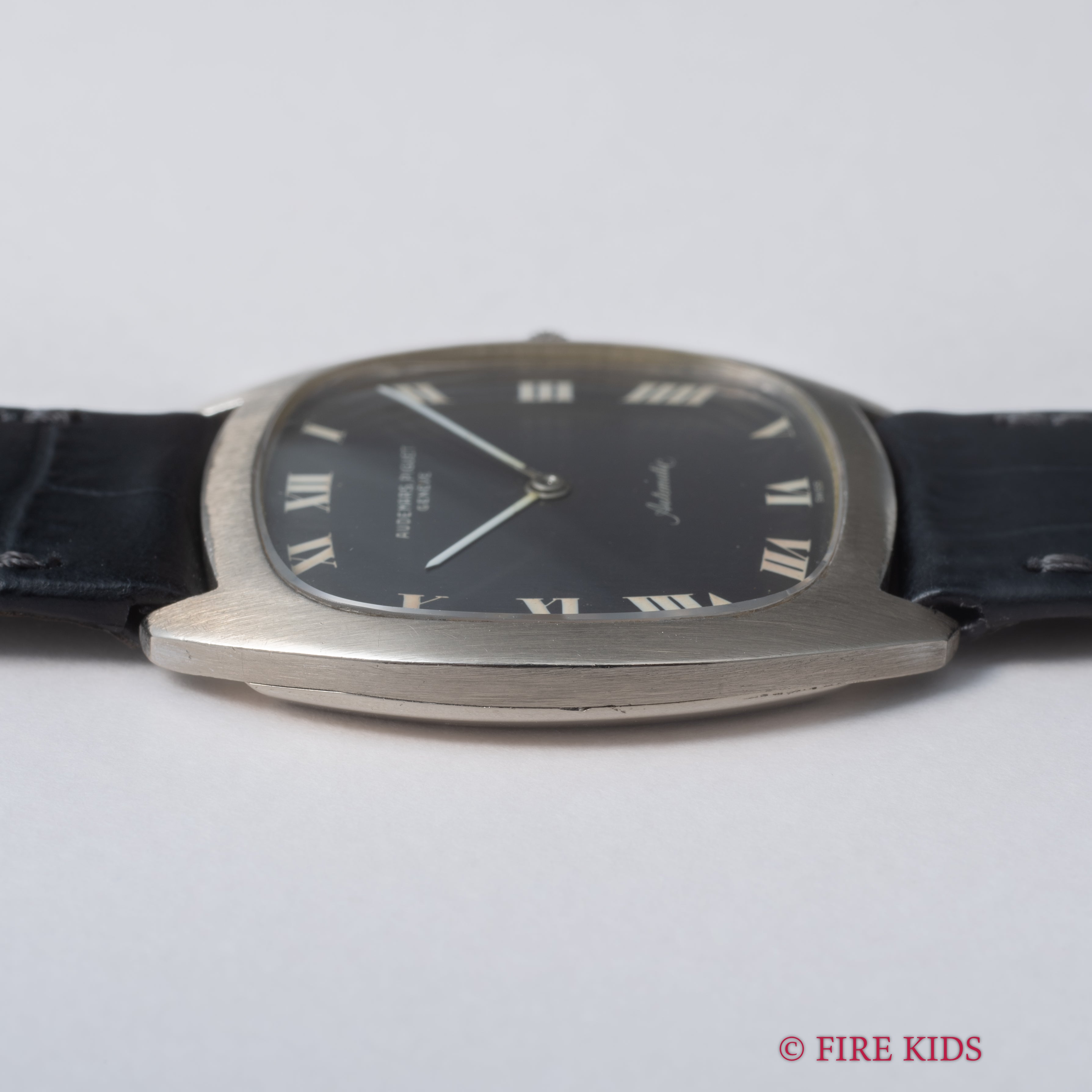 オーデマ・ピゲ 18金無垢ホワイトゴールドケース 薄型自動巻き Cal. K2120 1970年代製 グレーローマンダイヤル