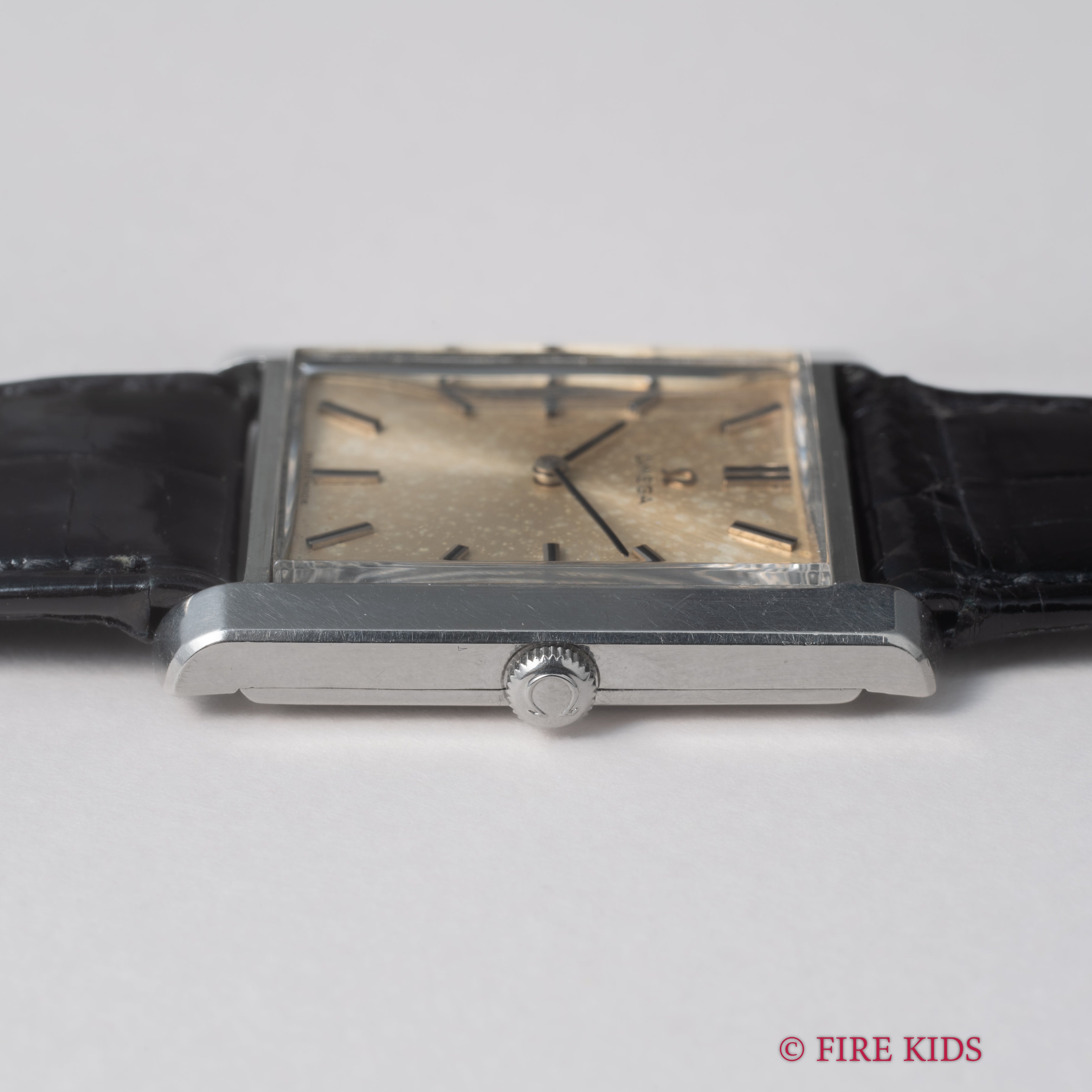 オメガ 1963年製 タンクウオッチ 手巻き Cal.620 純正クロコダイルベルト尾錠