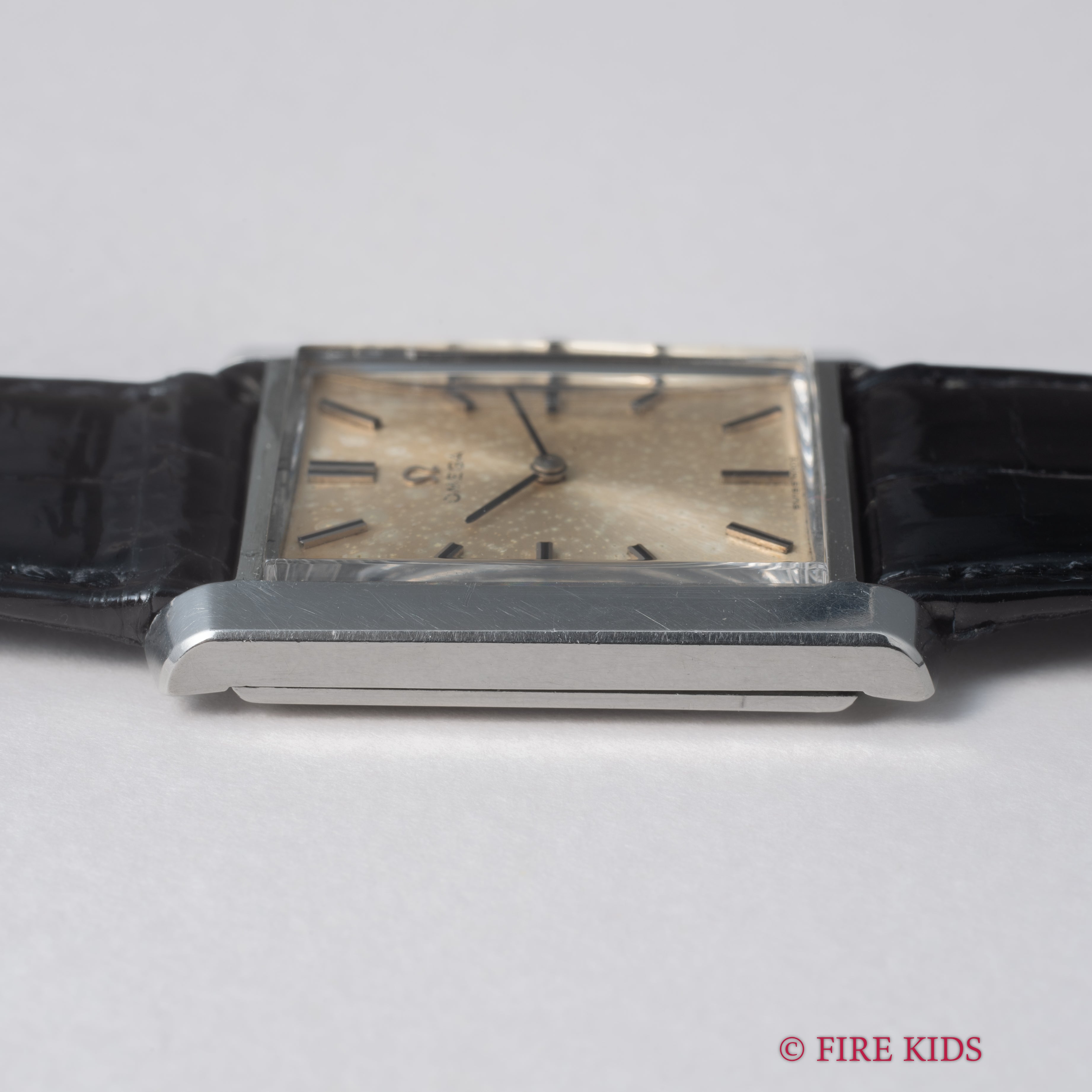 オメガ 1963年製 タンクウオッチ 手巻き Cal.620 純正クロコダイルベルト尾錠