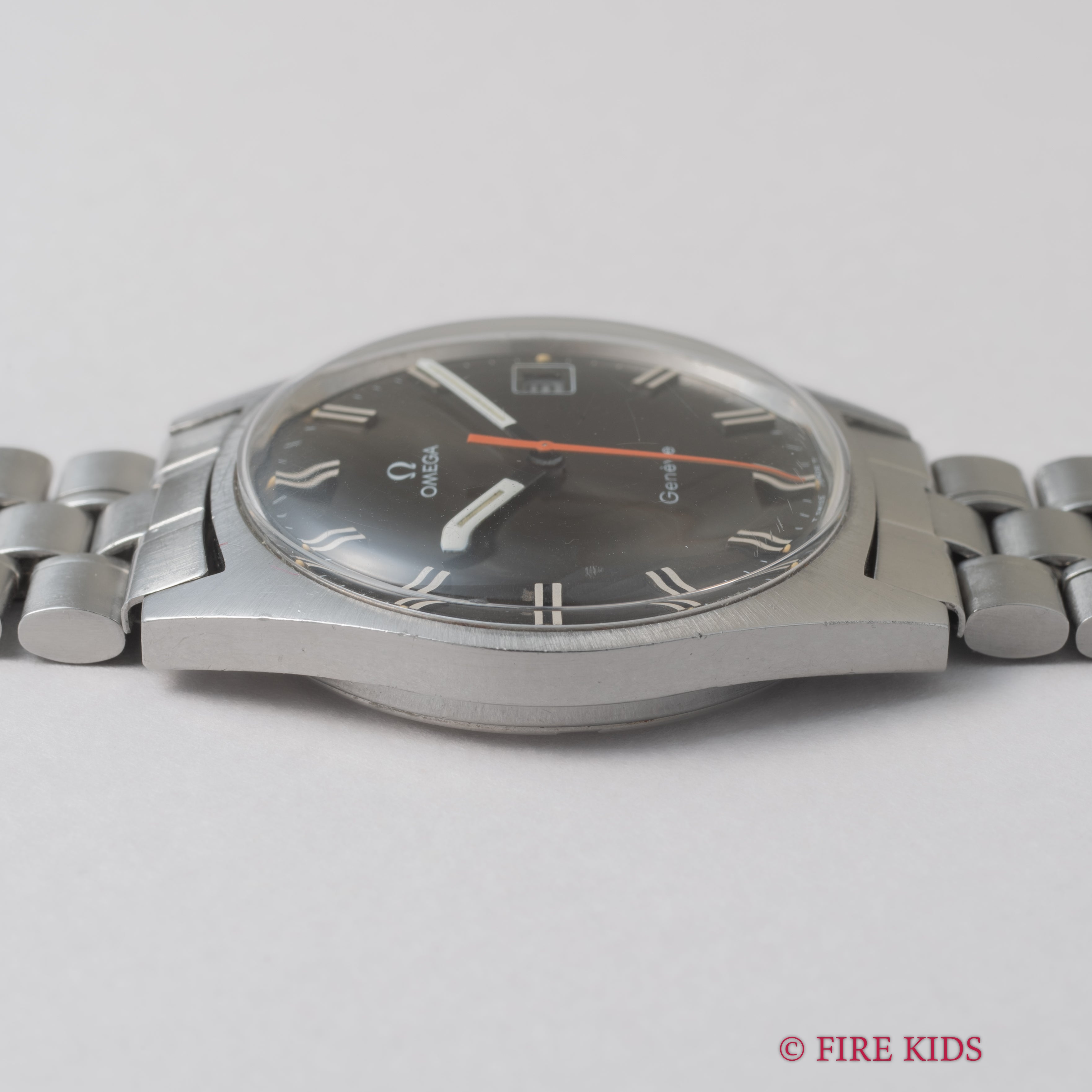 オメガ ジュネーブ 1968年製 手巻き Cal.613 ブラウンダイヤル 純正ブレス付き