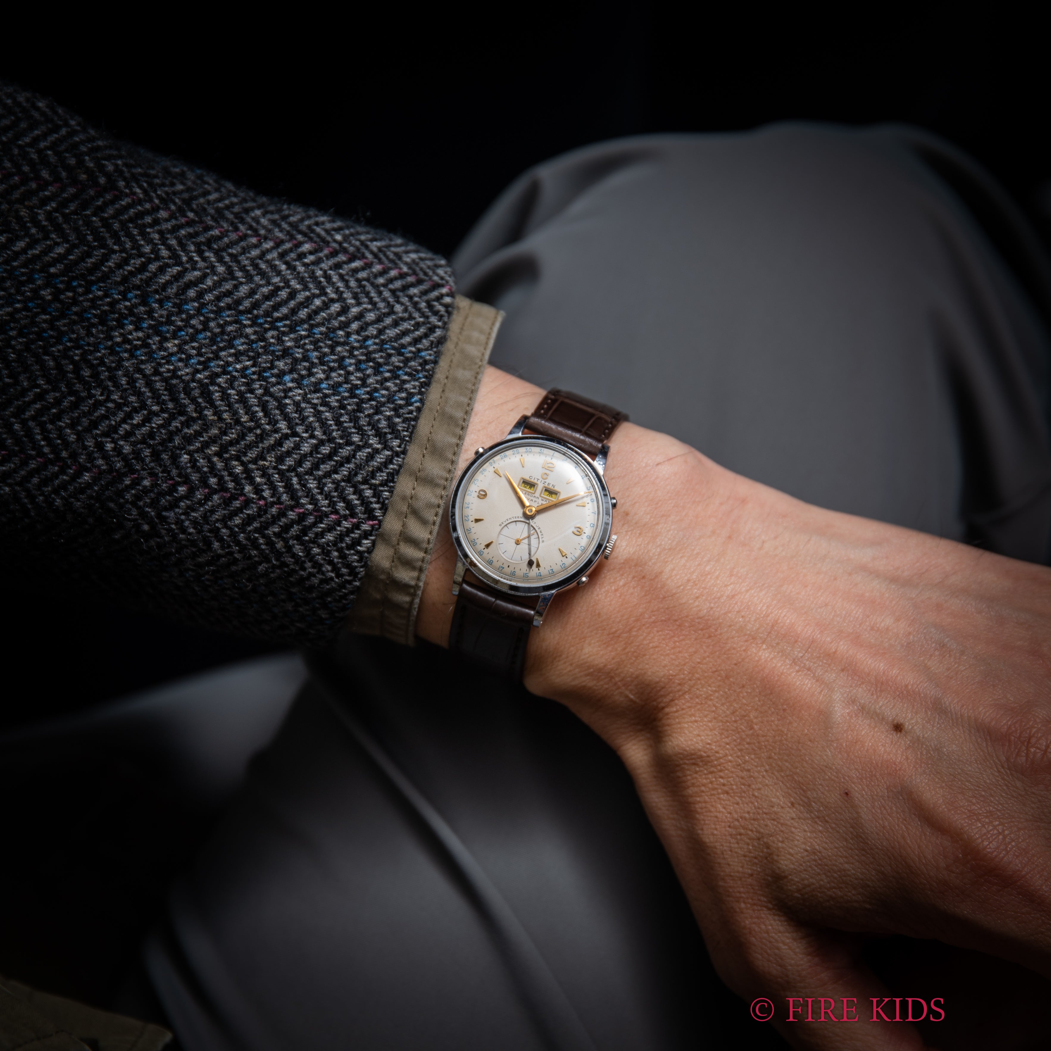 シチズン カレンダーウオッチ 1950年代製 手巻き スモセコ 国産初トリプルカレンダー