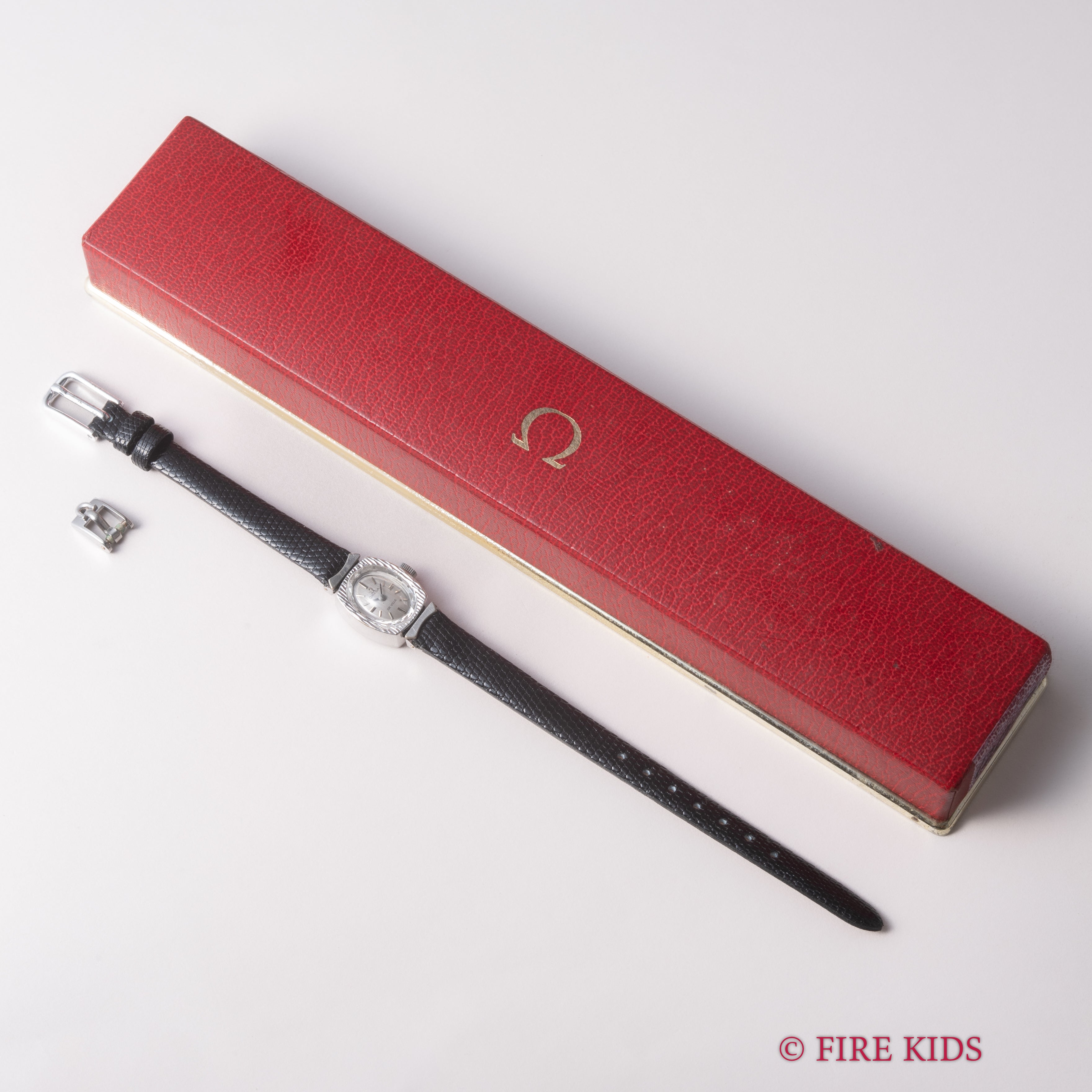 オメガ レディース 1969年製 手巻き トノーケース カットガラス 箱付き