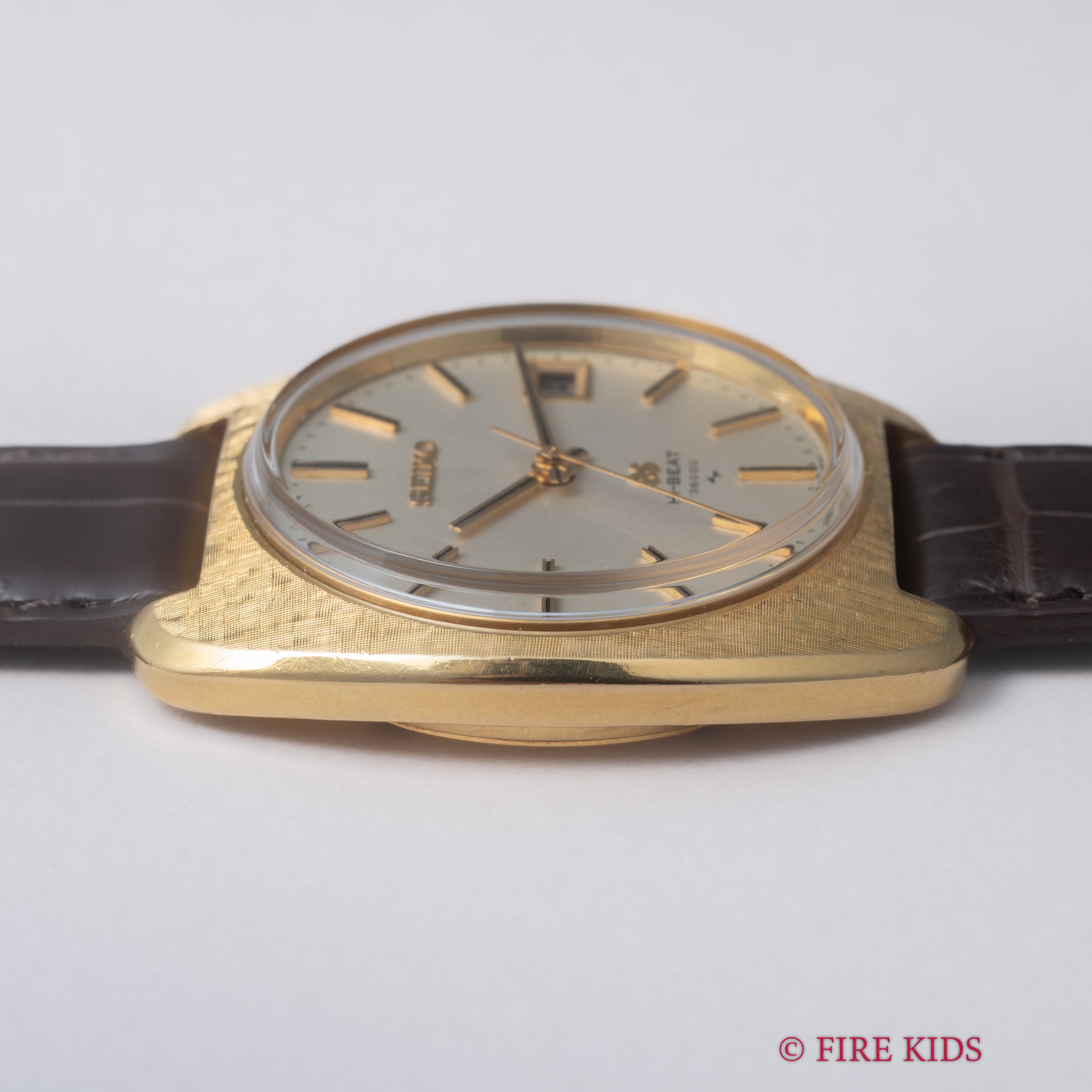 グランドセイコー 18金無垢イエローゴールド 1971年製 10振動手巻 45GS Ref.4522-8010 槌目仕上げ