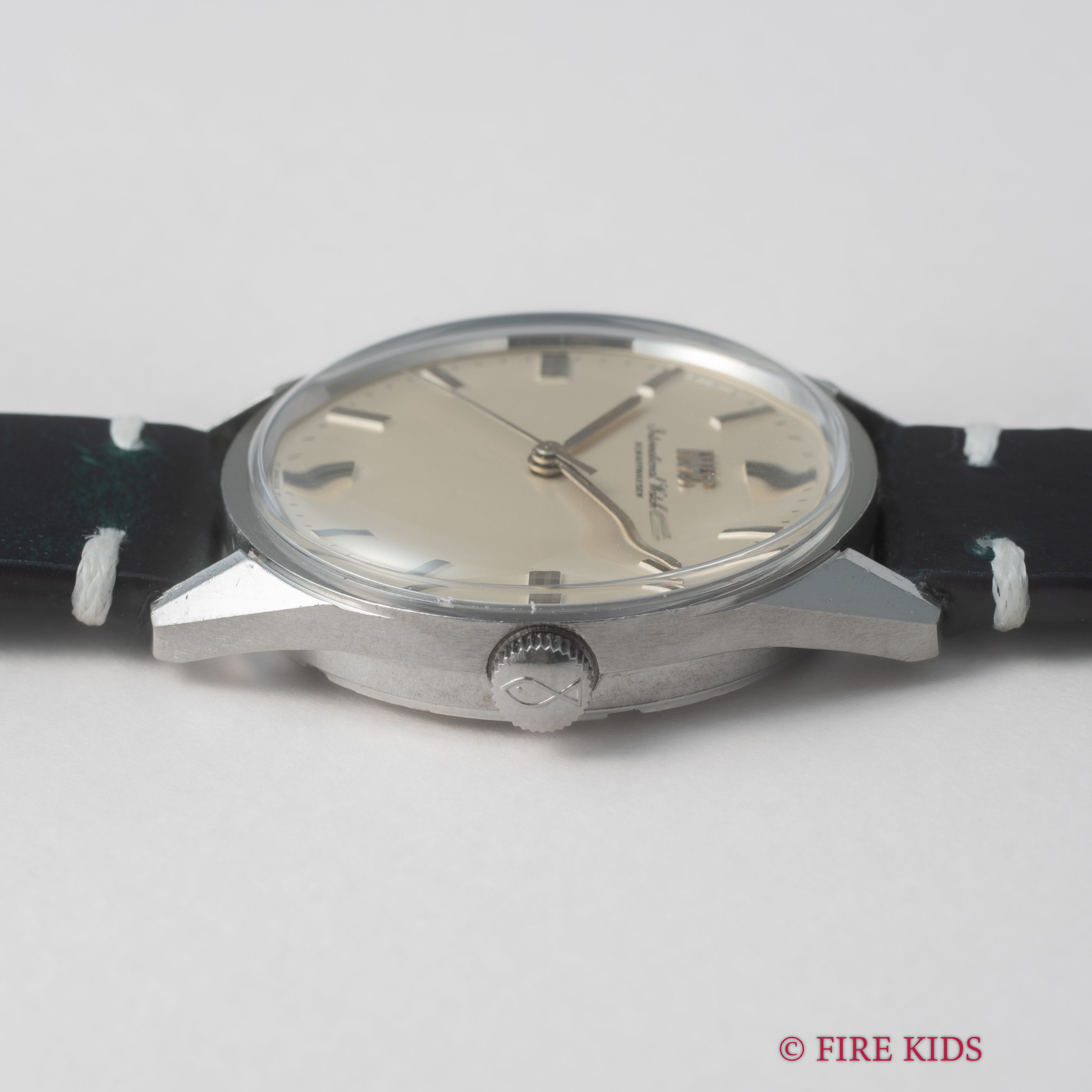 IWC ラウンド シルバーダイヤル 1970年製(昭和45年製) Ref.R810 手巻き Cal.89 スクリューバックケース お魚リューズ