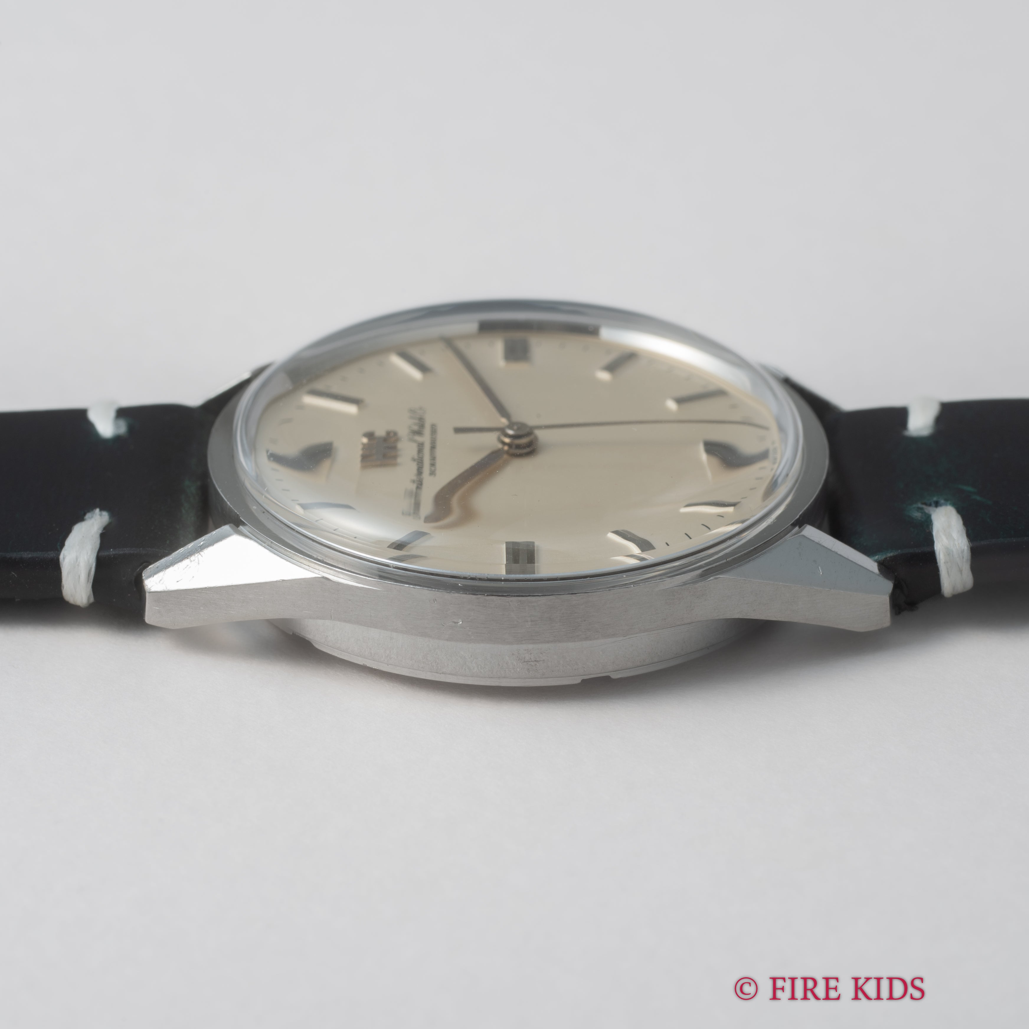 IWC ラウンド シルバーダイヤル 1970年製(昭和45年製) Ref.R810 手巻き Cal.89 スクリューバックケース お魚リューズ