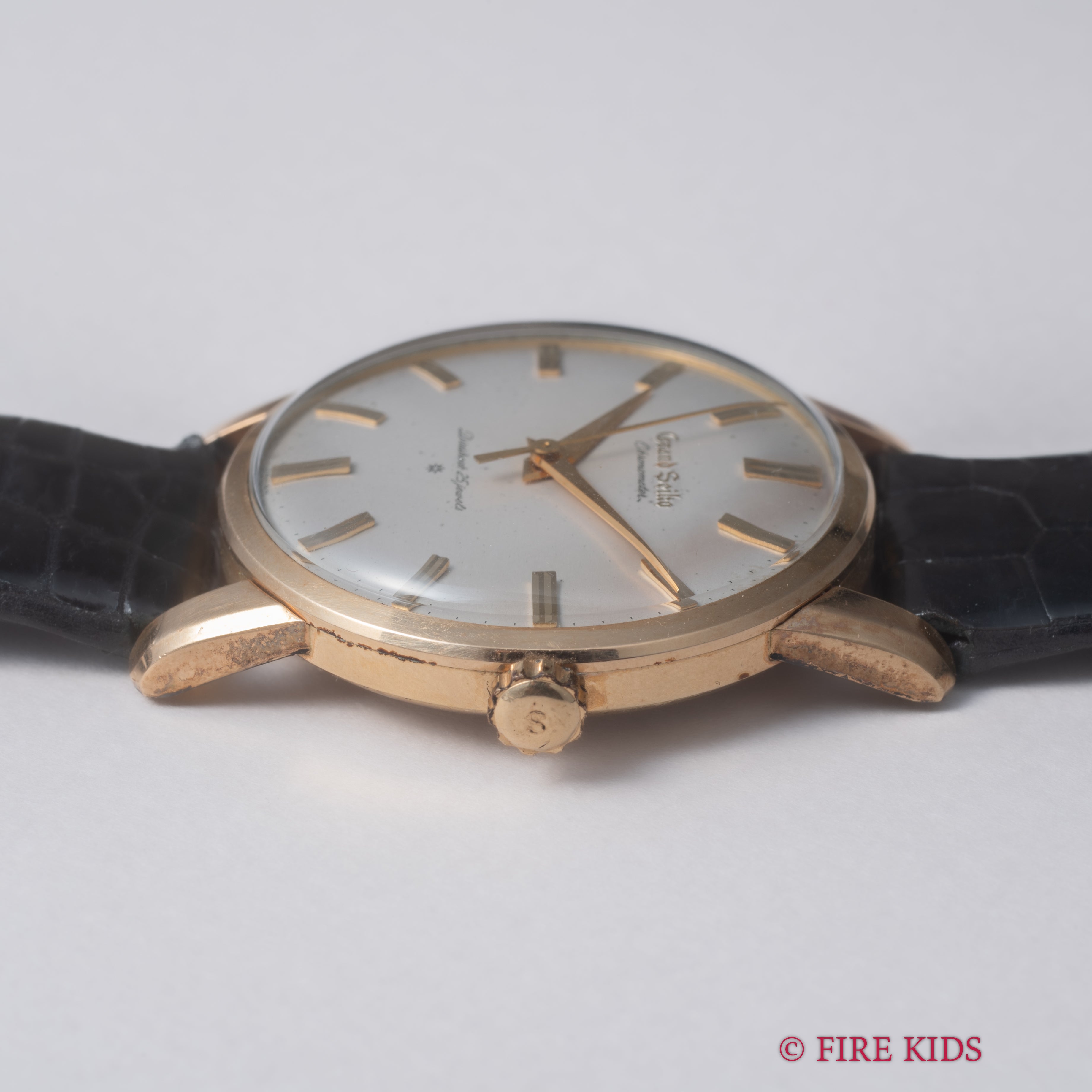 グランドセイコー ファーストモデル 未使用美品 尾錠 タグ付 1963年製 アップライト文字盤 Ref.J14070GS